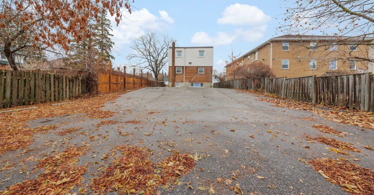 Unit 3-383 Buena Vista Avenue, Oshawa, ON, L1J 2M6 - 4