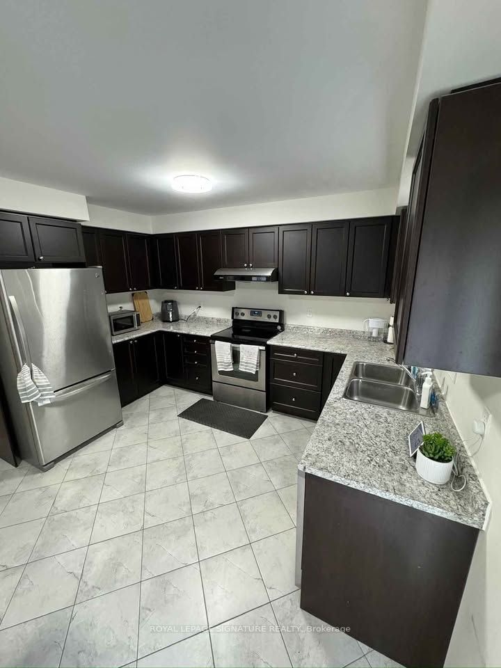 199 Lady Angela Avenue, Oshawa, ON, L1H 7K4 - 4