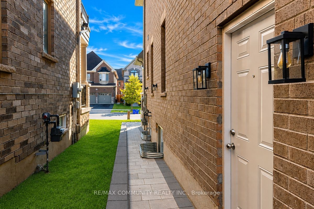 Bsmt-8 Capstan Court, Whitby, ON, L1P 0K5 - 2
