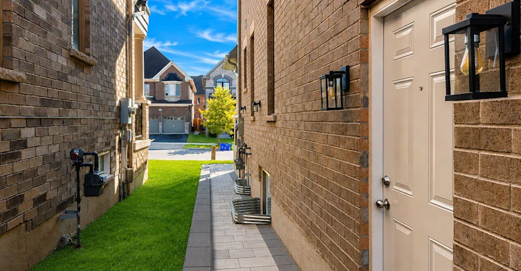 Bsmt-8 Capstan Court, Whitby, ON, L1P 0K5 - 2