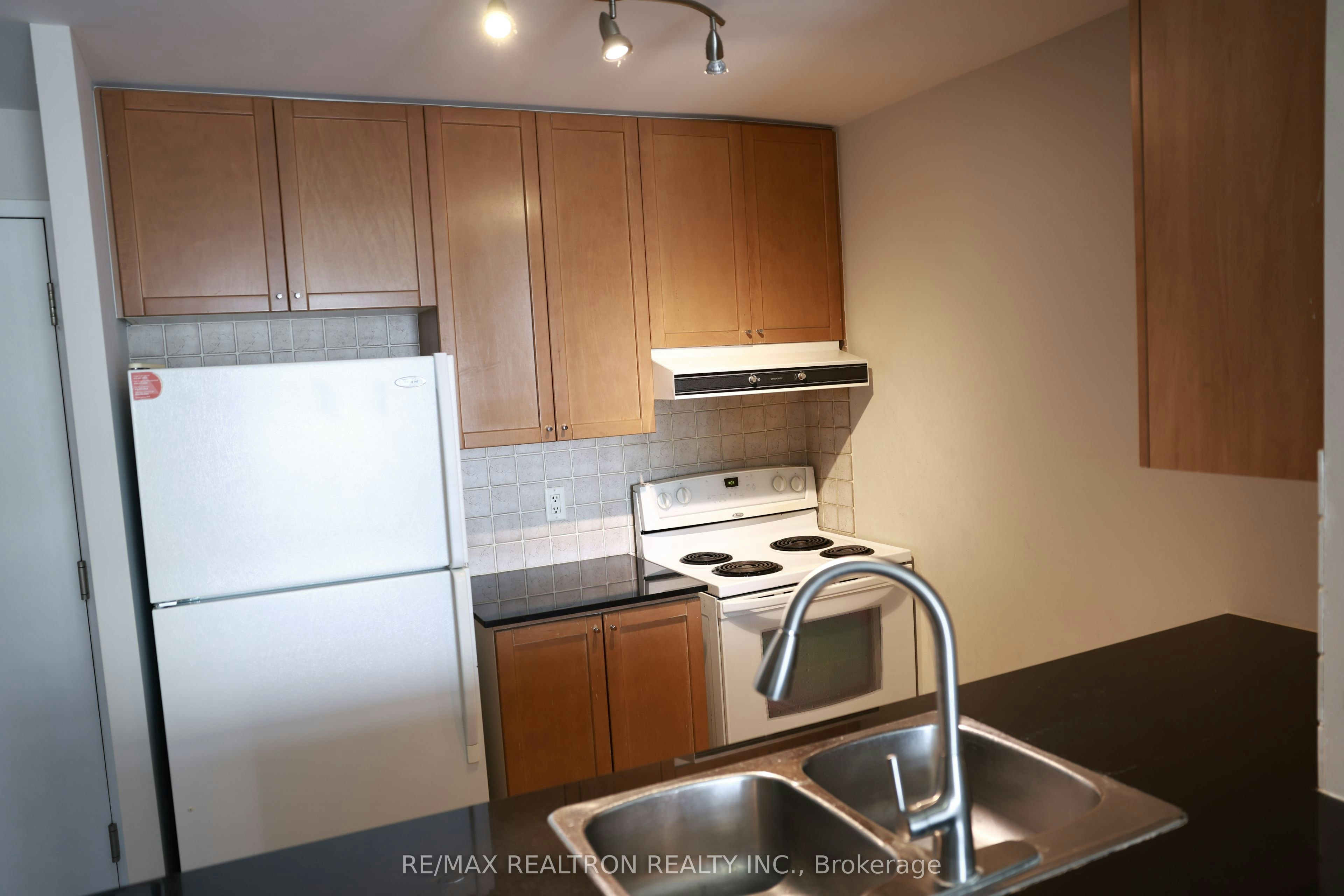 2508-83 Borough Drive, Toronto, ON, M1P 5E4 - 16