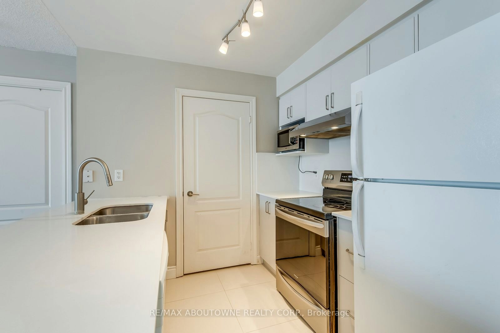 3107-60 Brian Harrison Way, Toronto, ON, M1P 5J5 - 9
