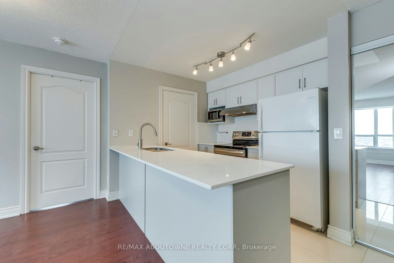 3107-60 Brian Harrison Way, Toronto, ON, M1P 5J5 - 8