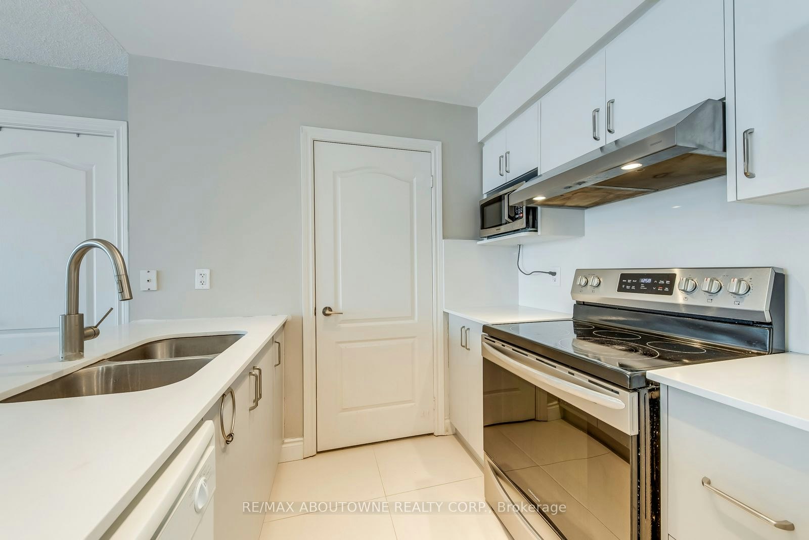 3107-60 Brian Harrison Way, Toronto, ON, M1P 5J5 - 10
