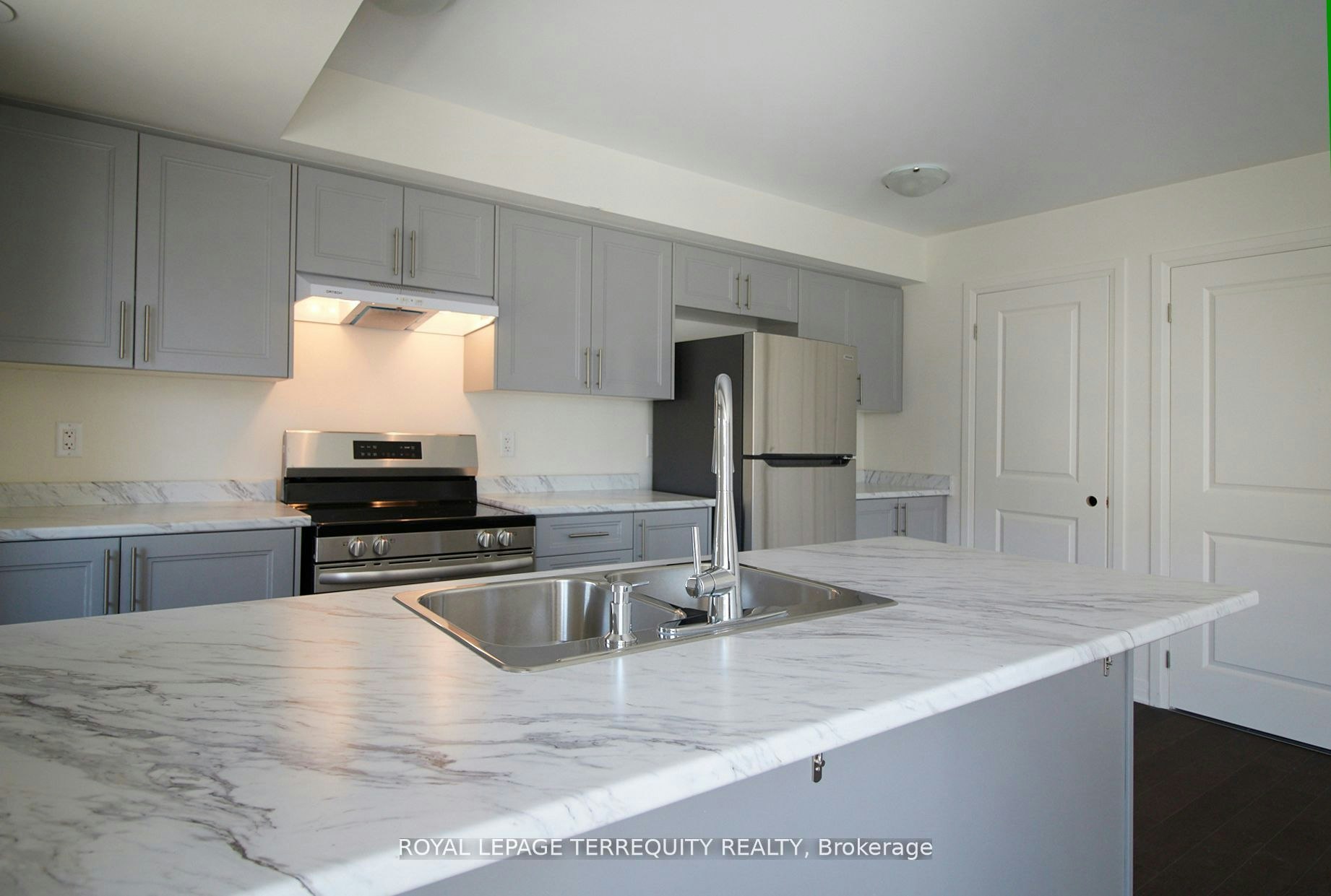 8D Lookout Drive, Clarington, ON, L1C 7E9 - 3