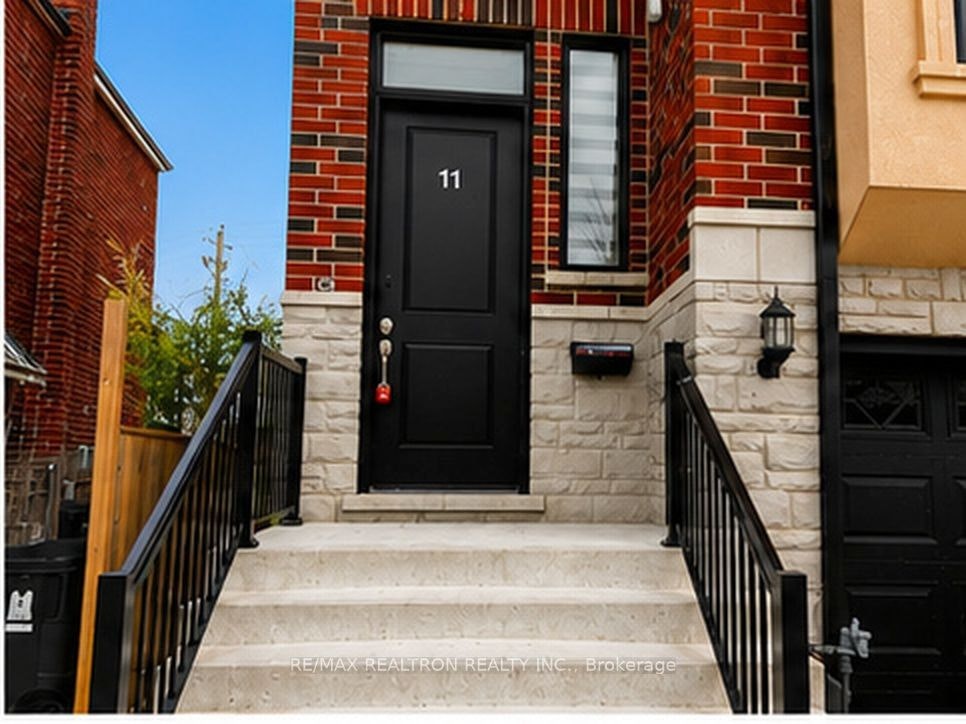 (Main Fl & 2nd Fl)-11 North Bonnington Avenue, Toronto, ON, M1K 1X3 - 3