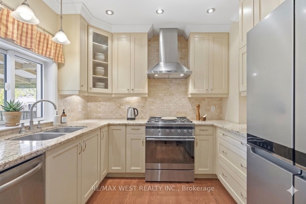 79 King Edward Avenue, Toronto, ON, M4C 5J5 - 8