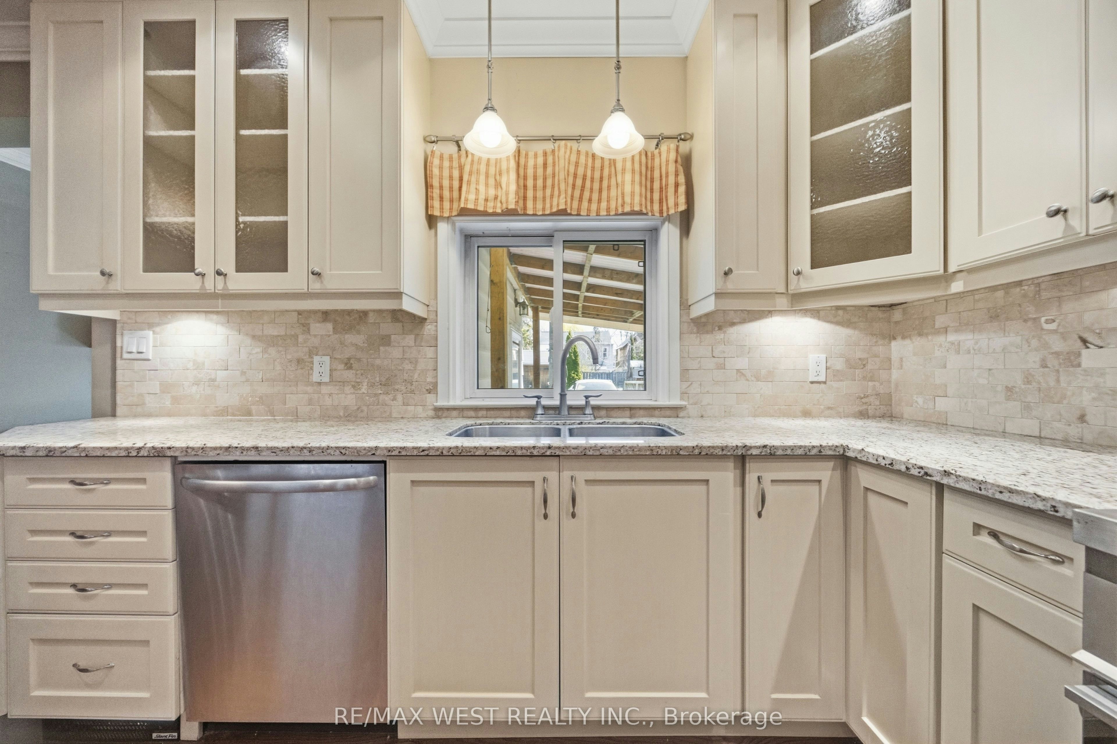 79 King Edward Avenue, Toronto, ON, M4C 5J5 - 9