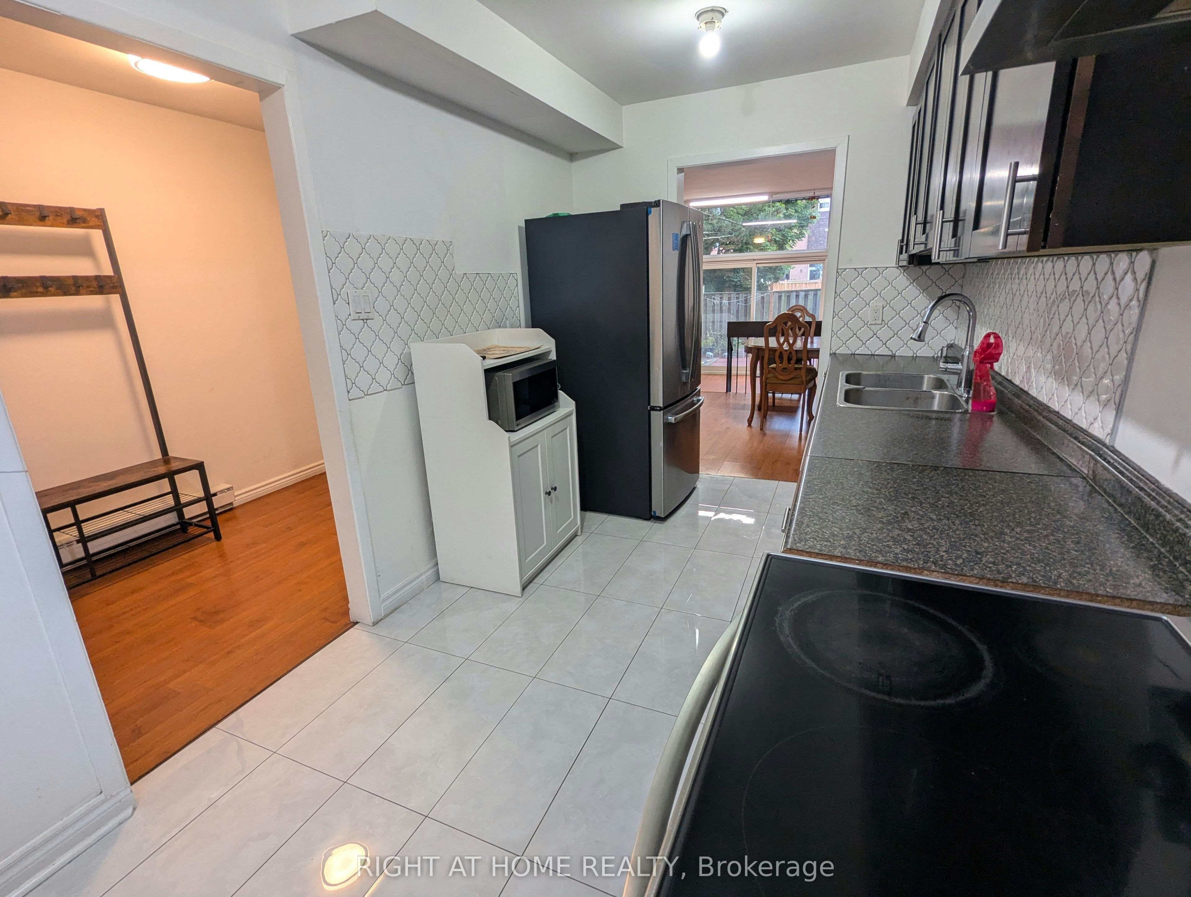 2-20 Hainford Street, Toronto, ON, M1E 4Y5 - 4