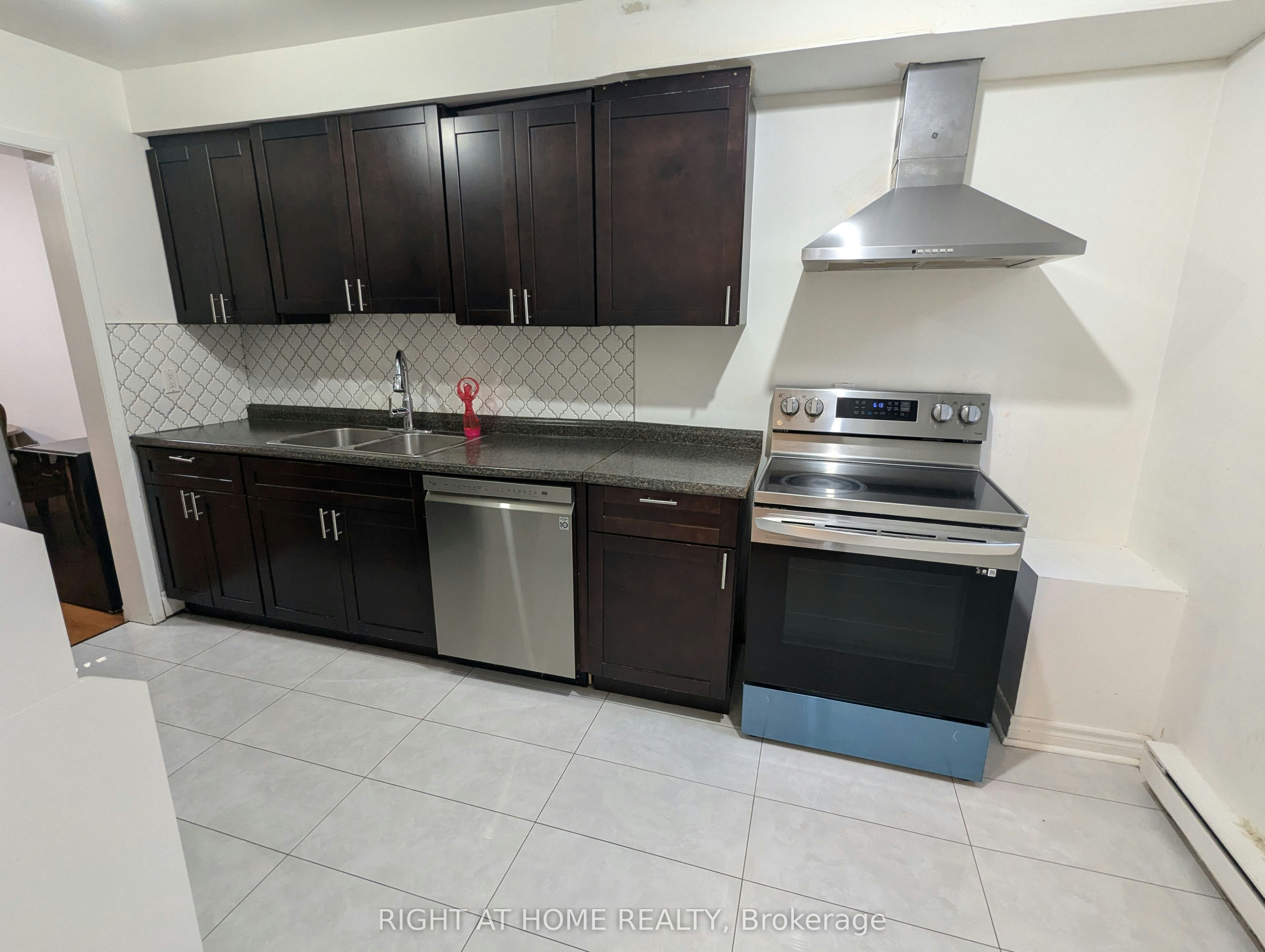 2-20 Hainford Street, Toronto, ON, M1E 4Y5 - 3