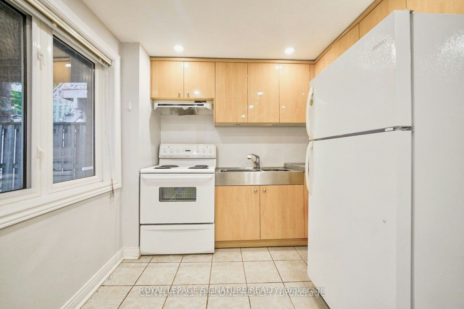76 Highhill Drive, Toronto, ON, M1T 1N7 - 2