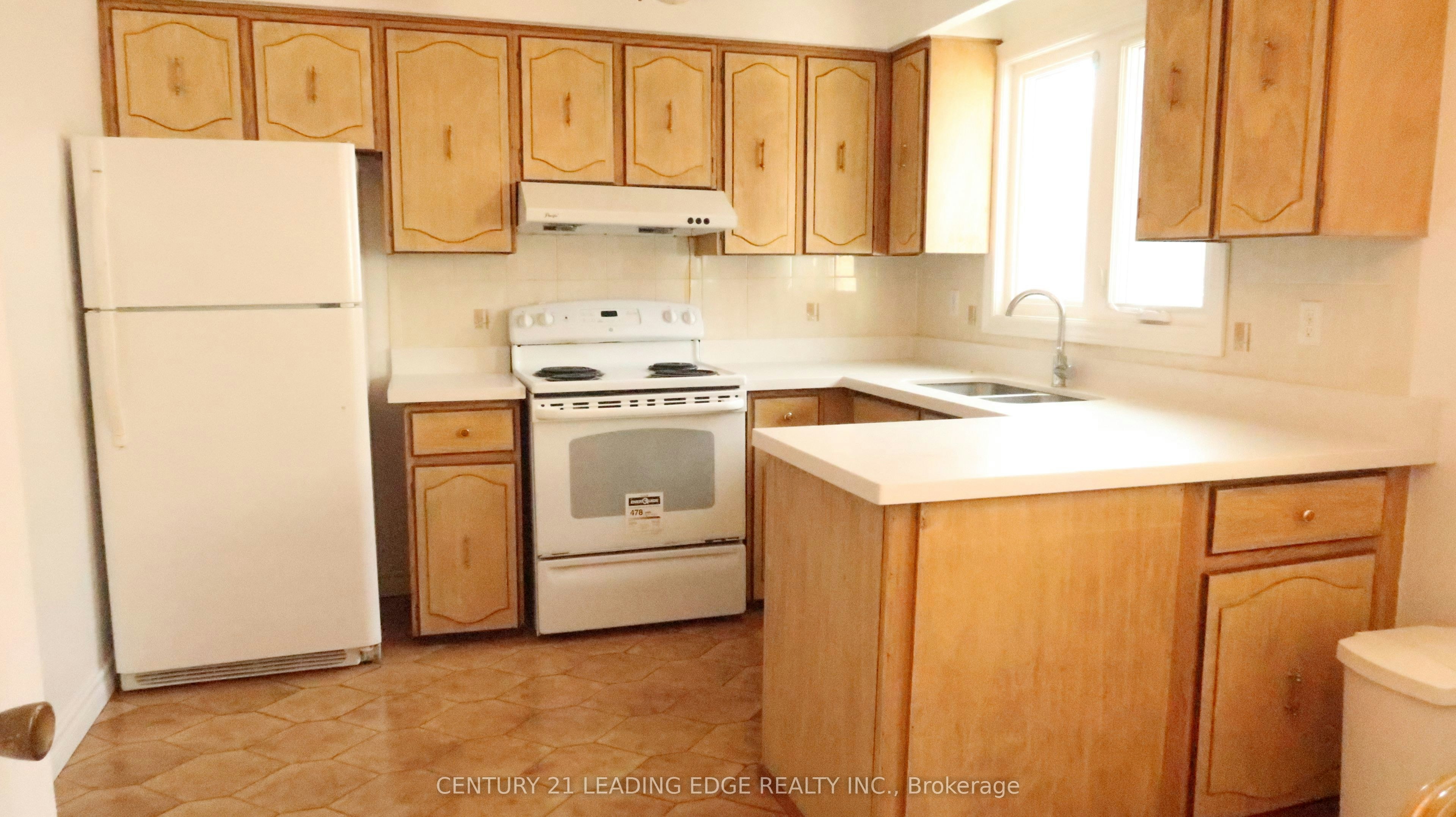 MAIN-959 Huntingwood Drive S, Toronto, ON, M1S 1K3 - 2
