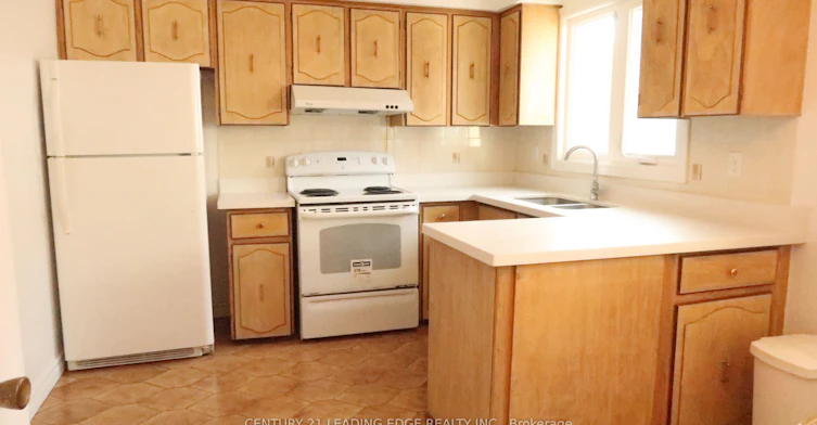 MAIN-959 Huntingwood Drive S, Toronto, ON, M1S 1K3 - 2