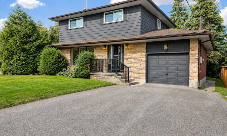 865 Regent Drive