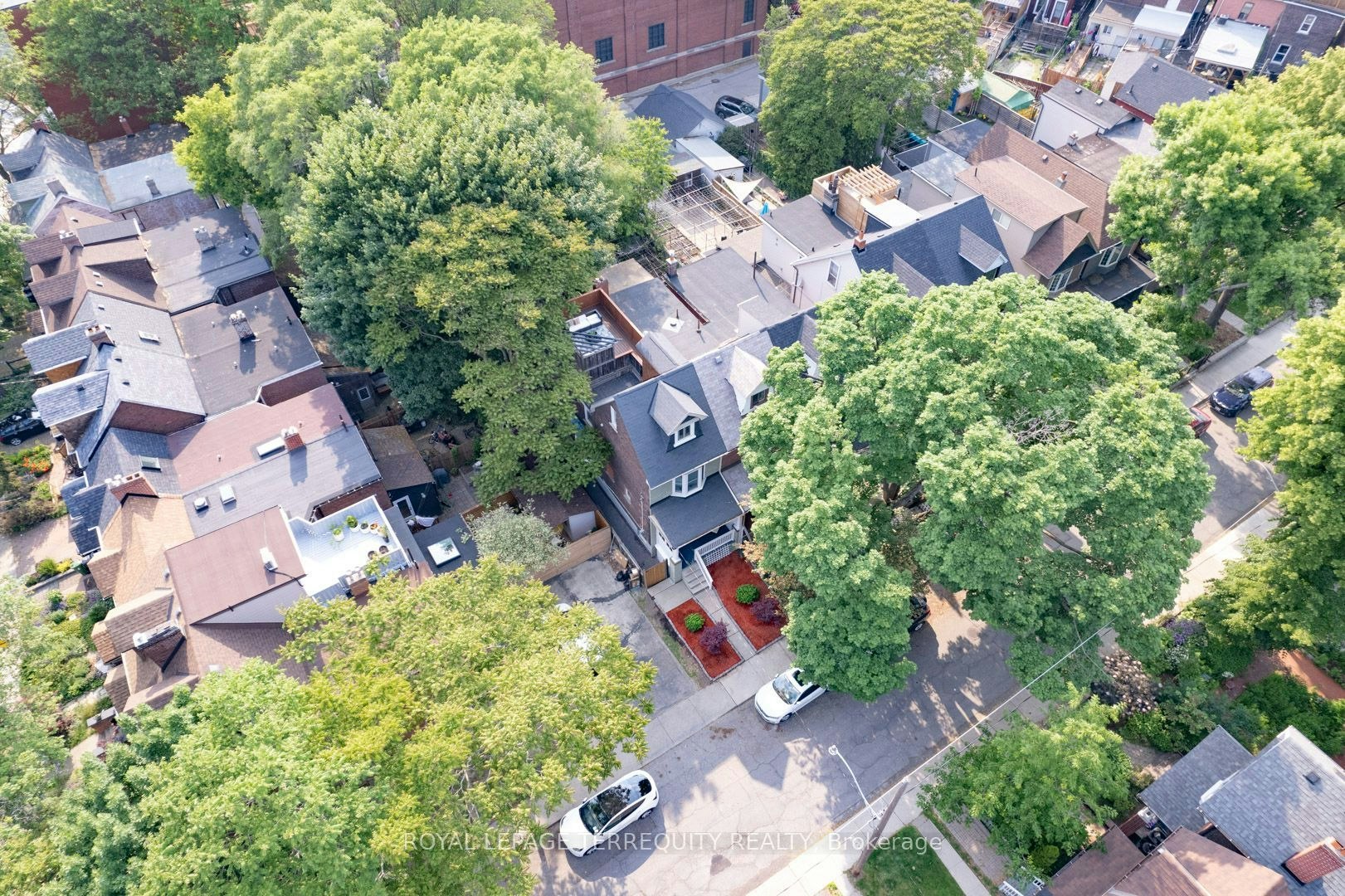 B-256 Boston Avenue, Toronto, ON, M4M 2V3 - 2