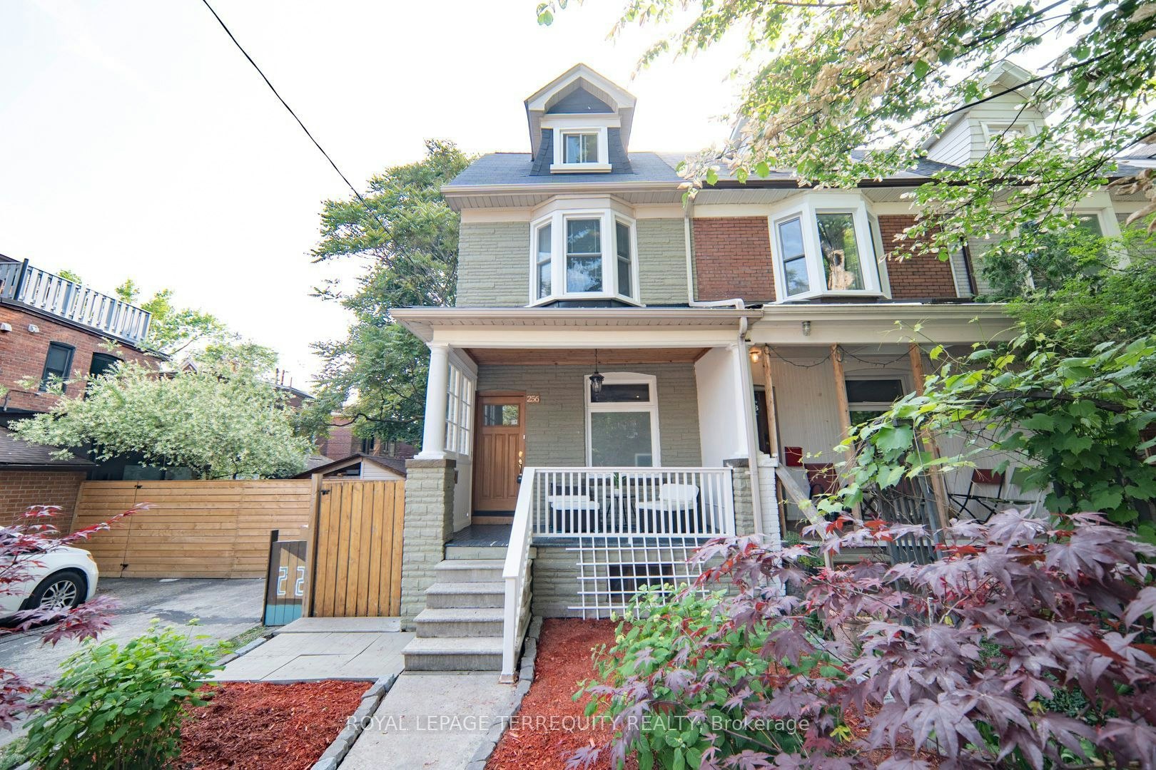 B-256 Boston Avenue, Toronto, ON, M4M 2V3