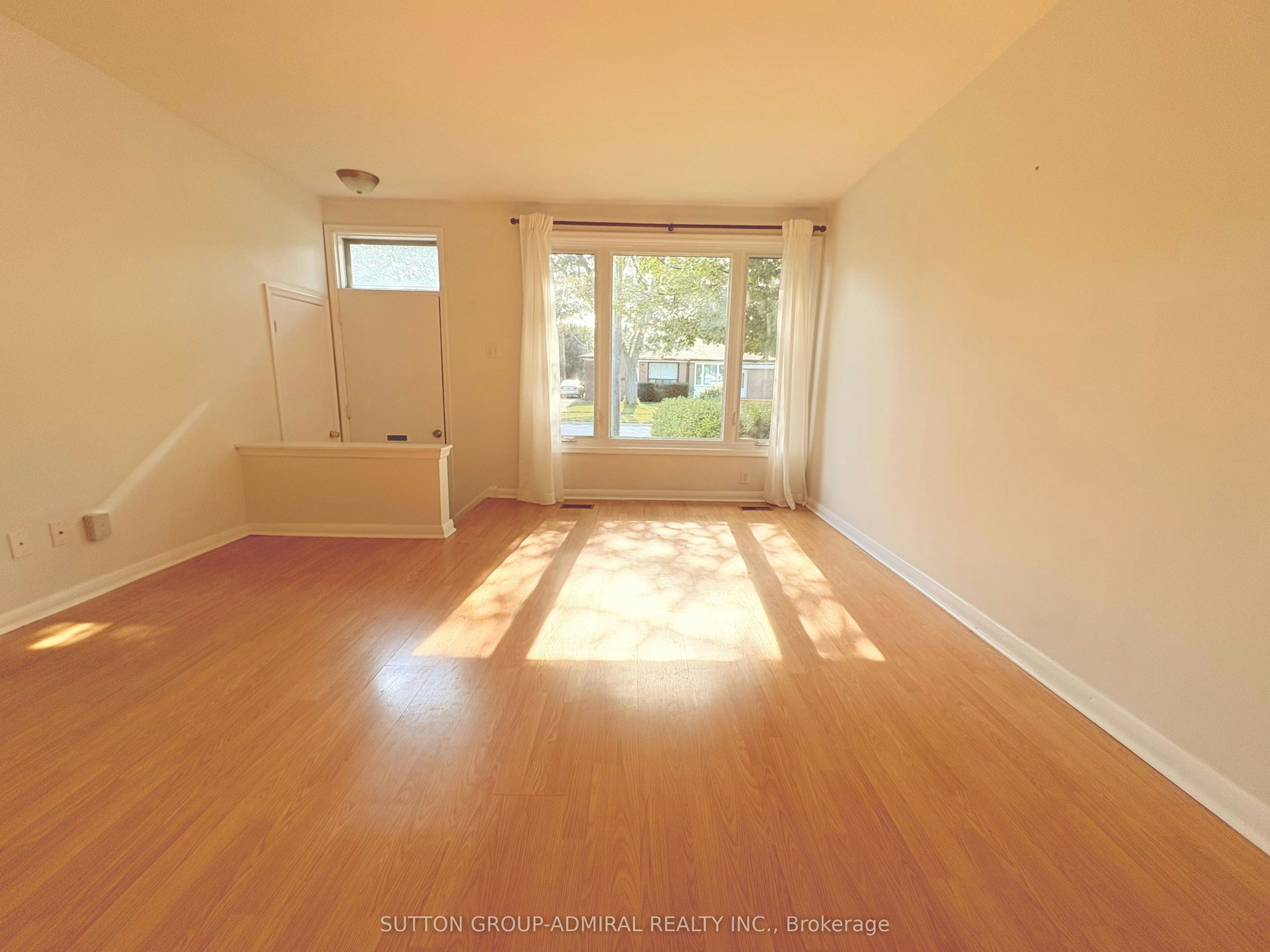 319 Dovedale Drive, Whitby, ON, L1N 1Z8 - 2