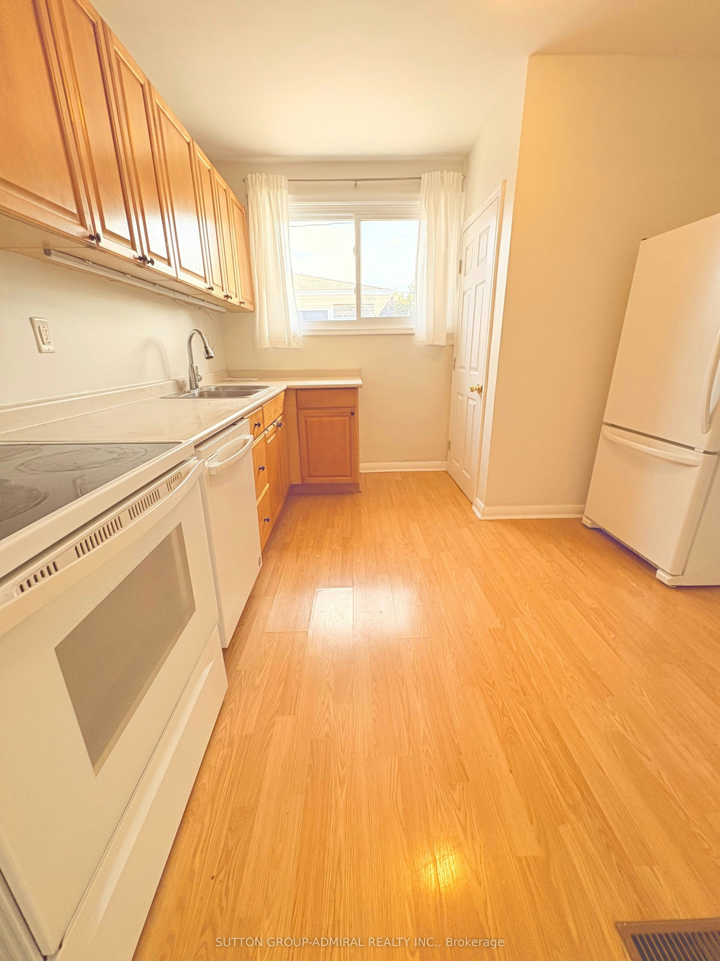 319 Dovedale Drive, Whitby, ON, L1N 1Z8 - 6