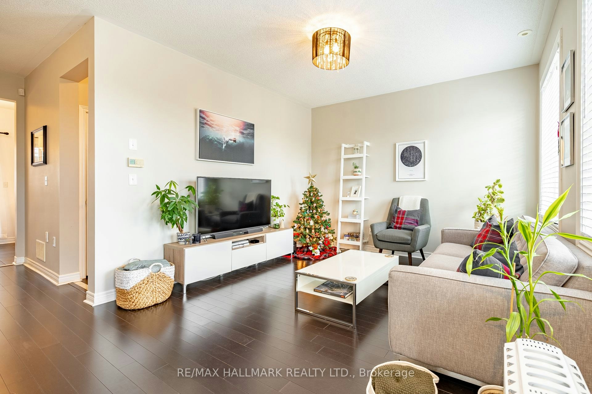 67 Enroutes Street, Toronto, ON, M4E 0A3 - 4
