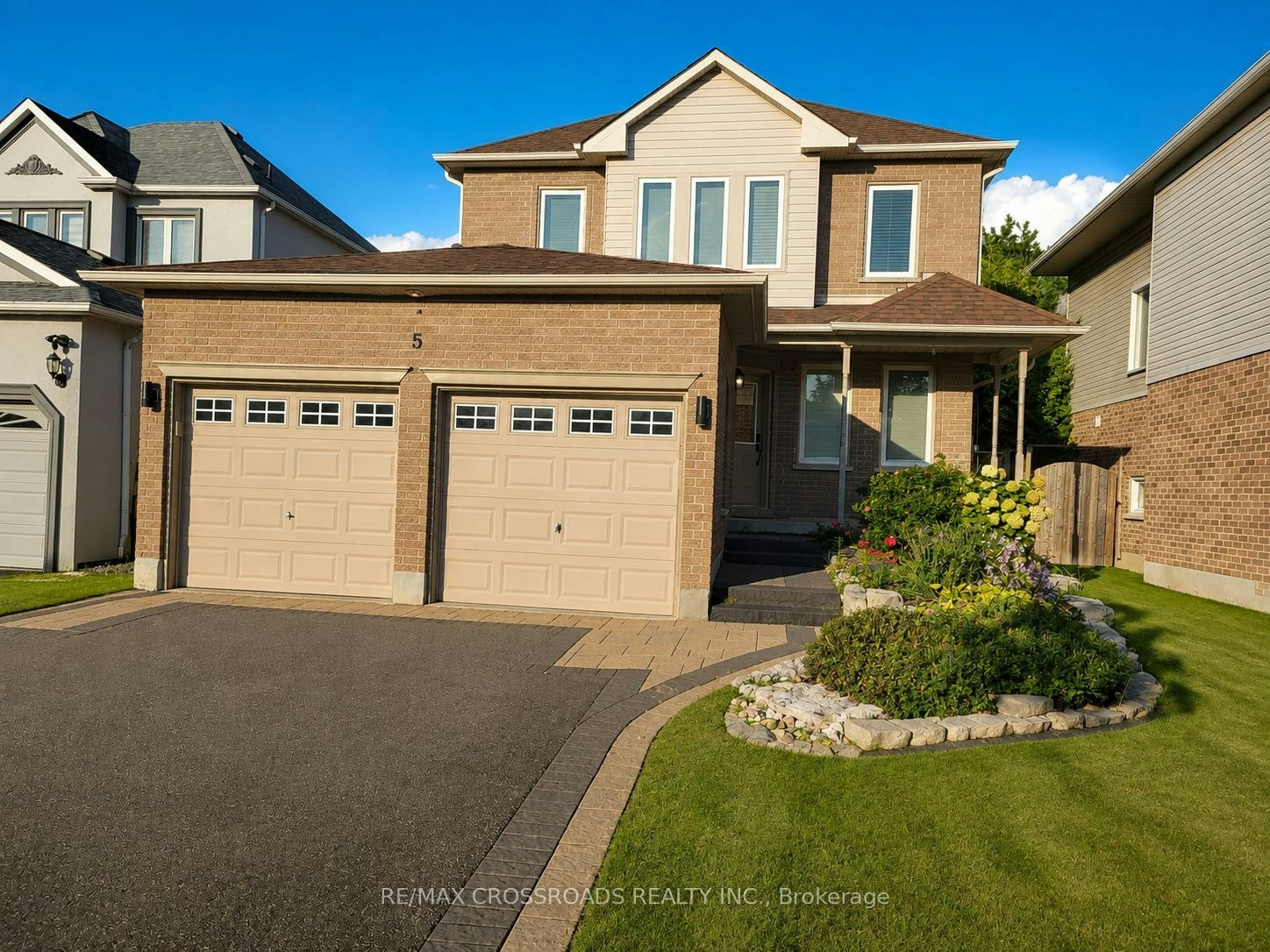 5 Robert Correll Court, Whitby, ON, L1R 2N7 - 2