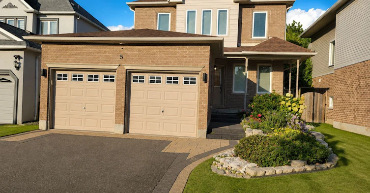 5 Robert Correll Court, Whitby, ON, L1R 2N7 - 2
