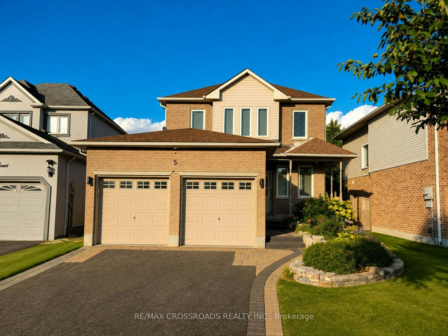 5 Robert Correll Court, Whitby, ON, L1R 2N7