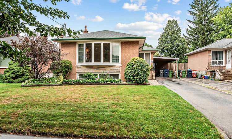 23 Lynnbrook Drive