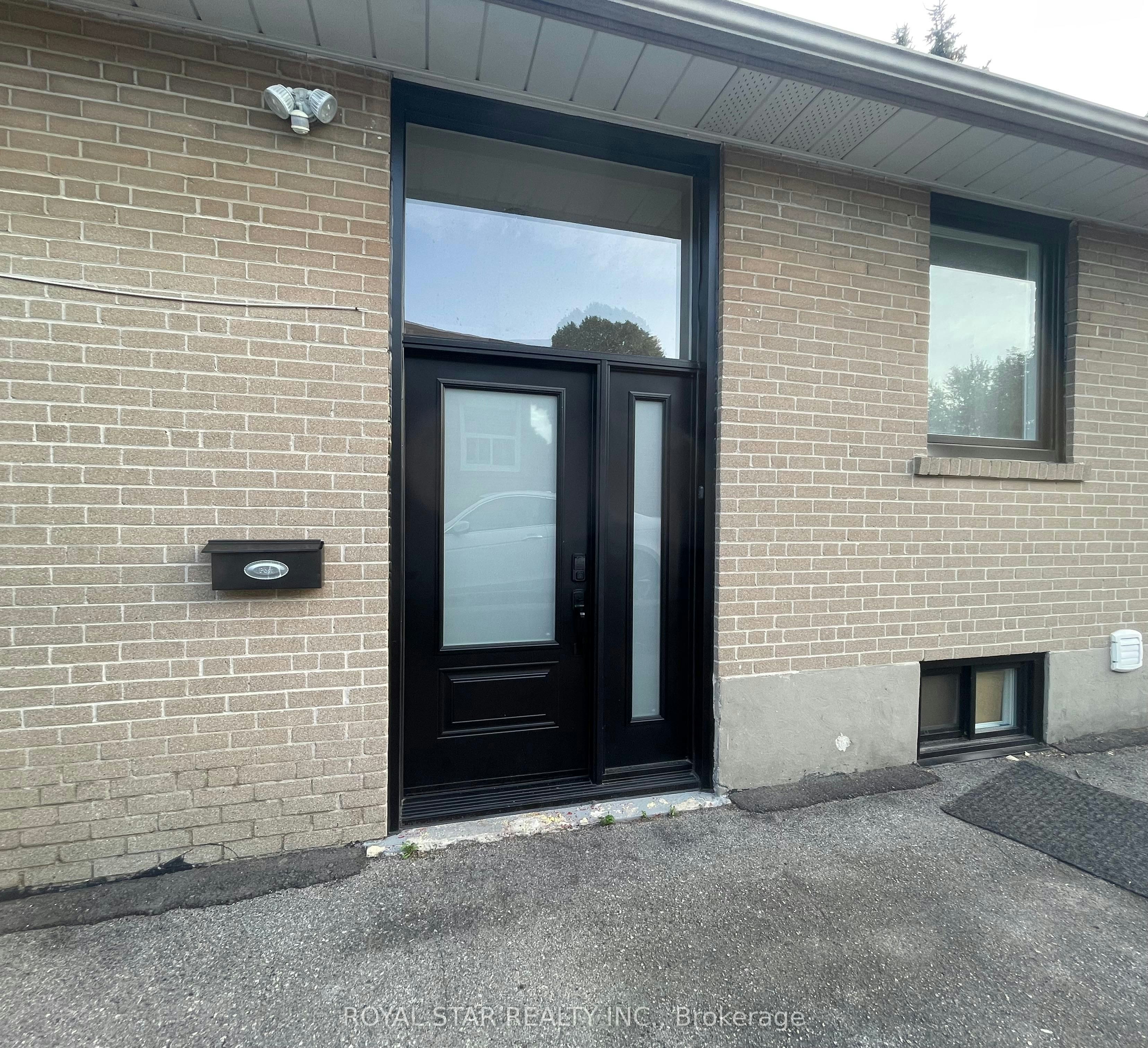 Main-34 Neapolitan Drive, Toronto, ON, M1P 4B3 - 2