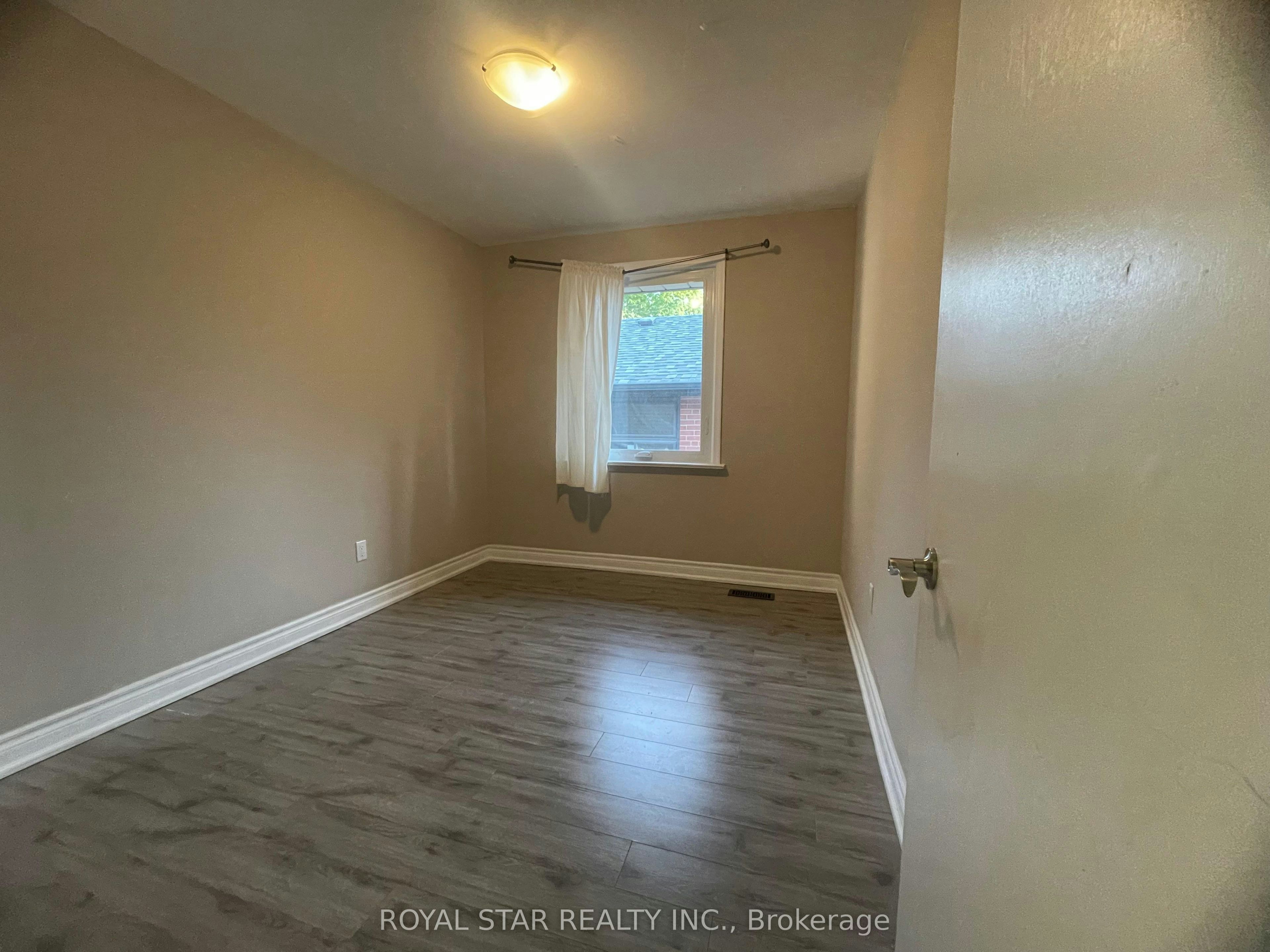 Main-34 Neapolitan Drive, Toronto, ON, M1P 4B3 - 12