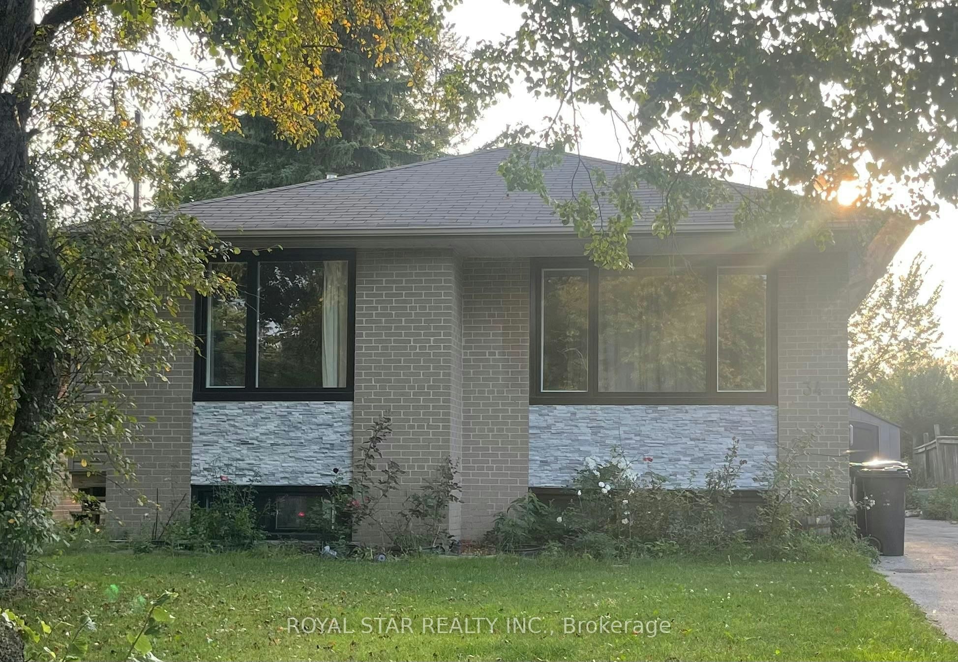 Main-34 Neapolitan Drive, Toronto, ON, M1P 4B3