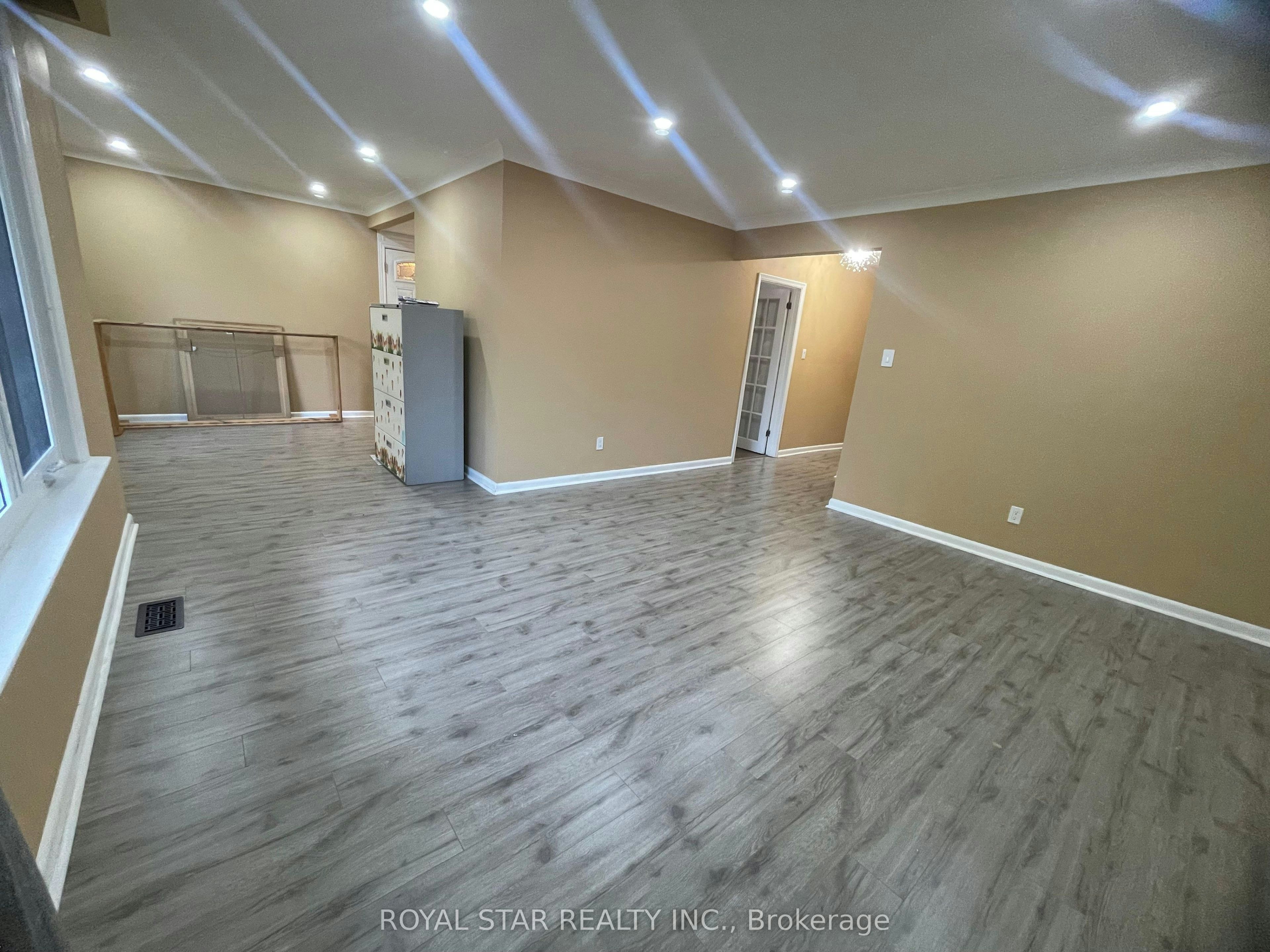 Main-34 Neapolitan Drive, Toronto, ON, M1P 4B3 - 4