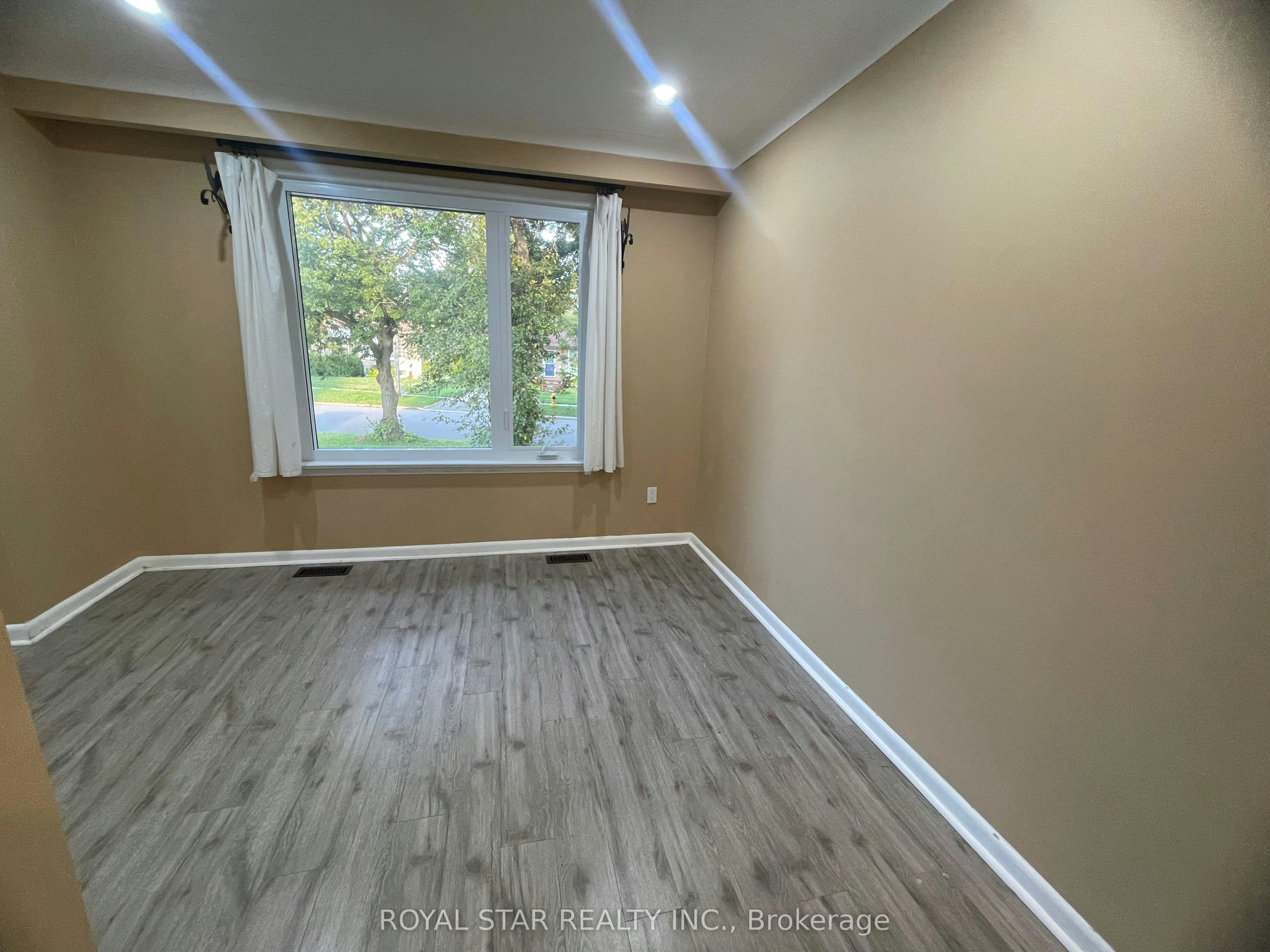Main-34 Neapolitan Drive, Toronto, ON, M1P 4B3 - 5