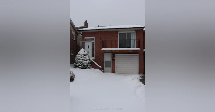 122 Copperwood Square, Toronto, ON, M1V 2C1