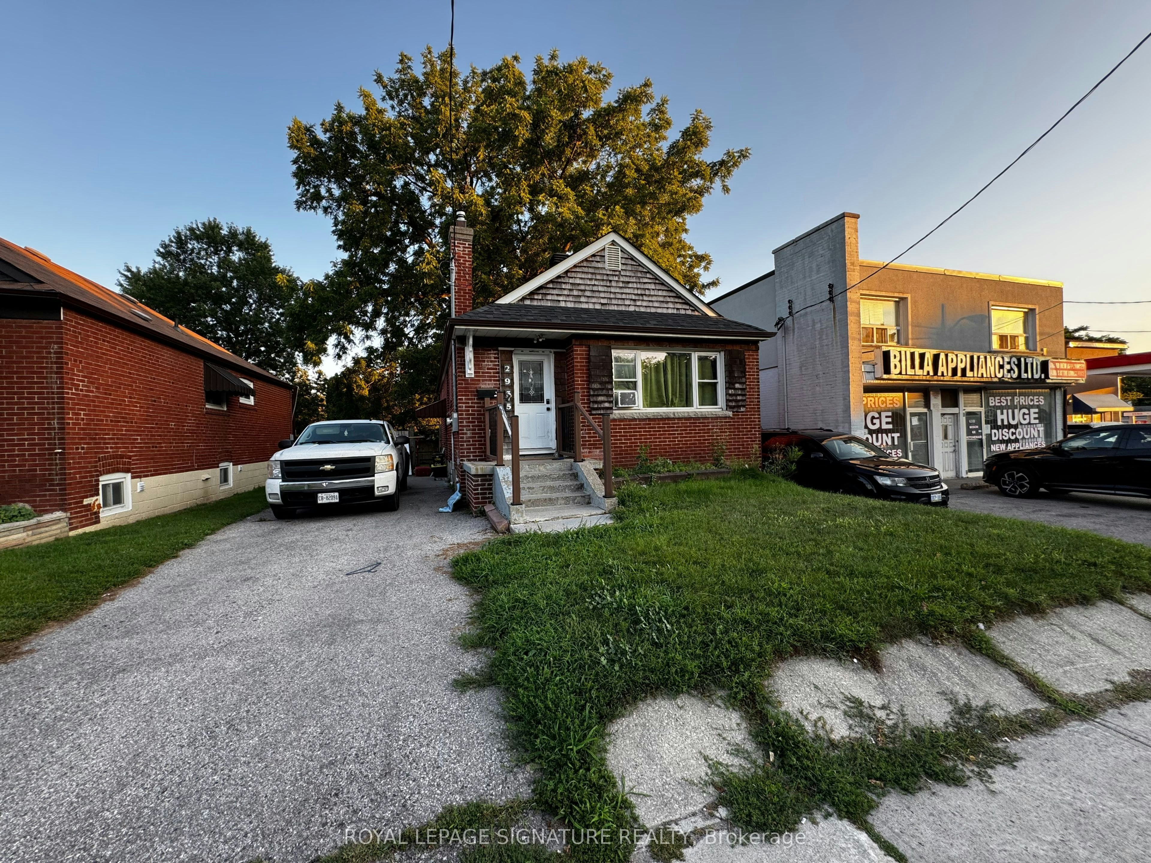 2935 St Clair Avenue E, Toronto, ON, M4B 1N9 - 2