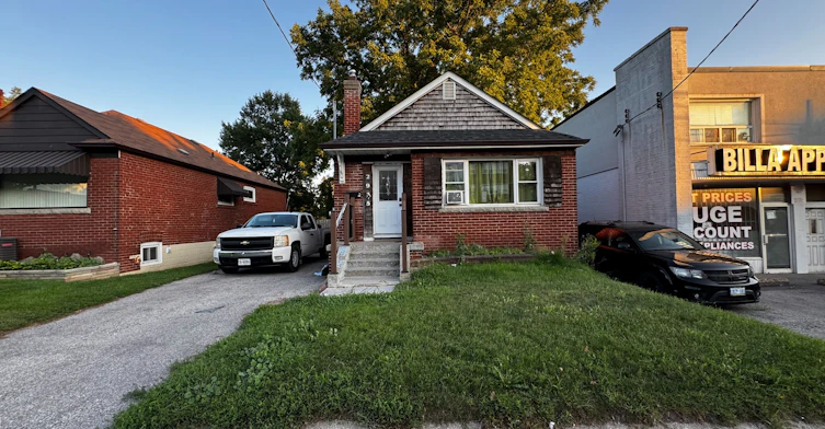 2935 St Clair Avenue E, Toronto, ON, M4B 1N9 - 3