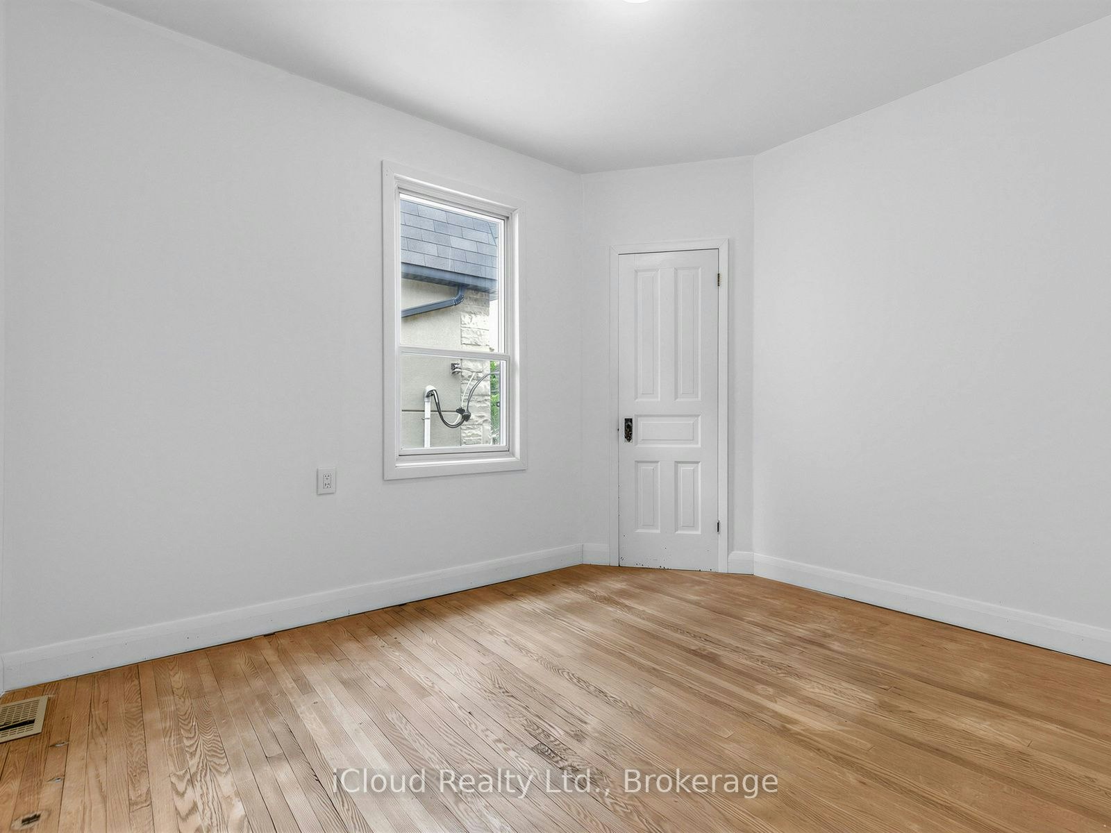 1303 Woodbine Avenue, Toronto, ON, M4C 4E8 - 21
