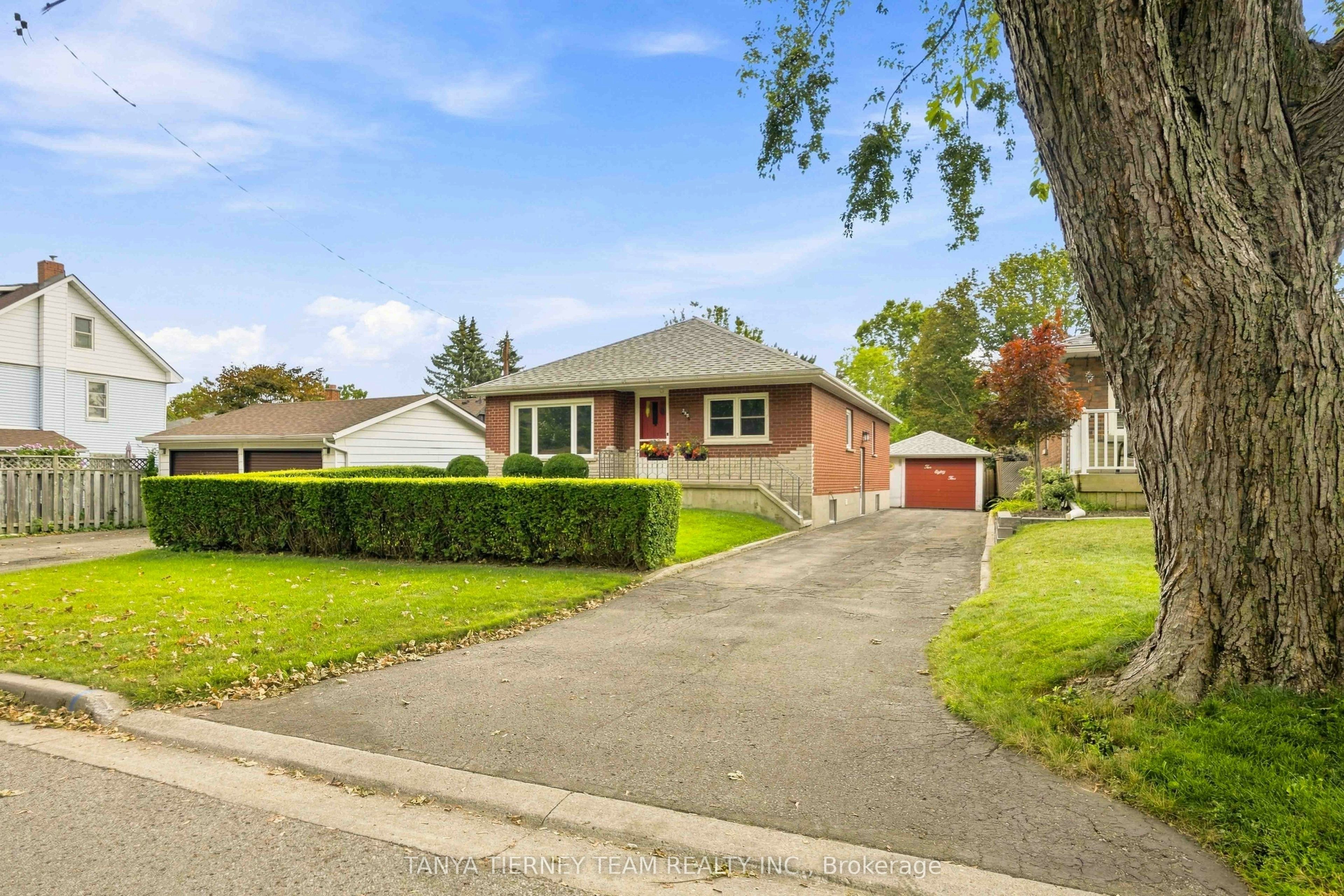 285 Muriel Avenue, Oshawa, ON, L1J 2W8