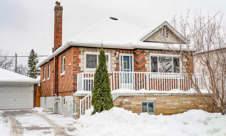 137 Banting Avenue
