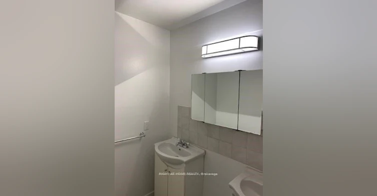 3-751 Queen Street E, Toronto, ON, M4M 1H3 - 5