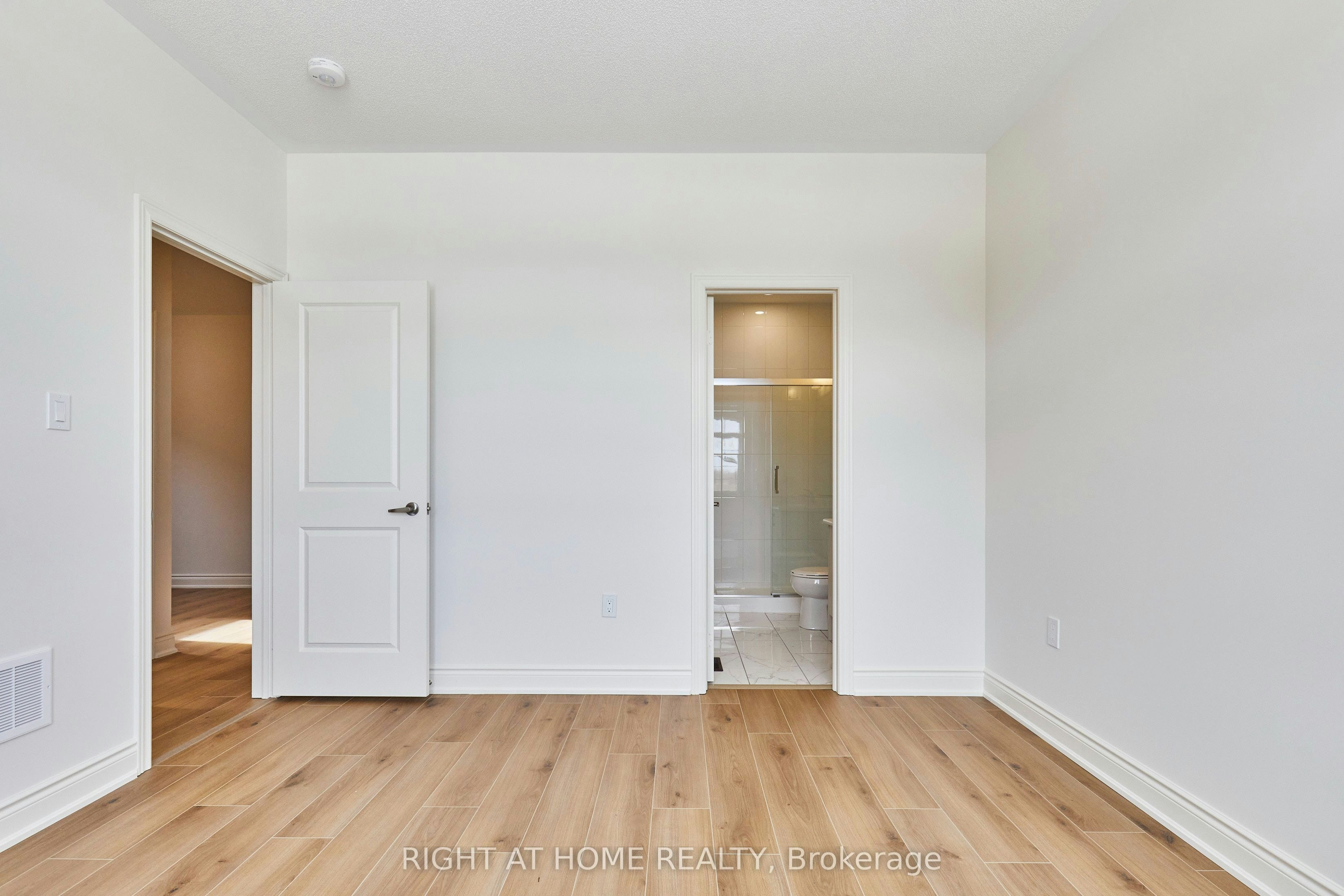 Upper Level-2122 Cayenne Street, Oshawa, ON, L1L 0W8 - 22