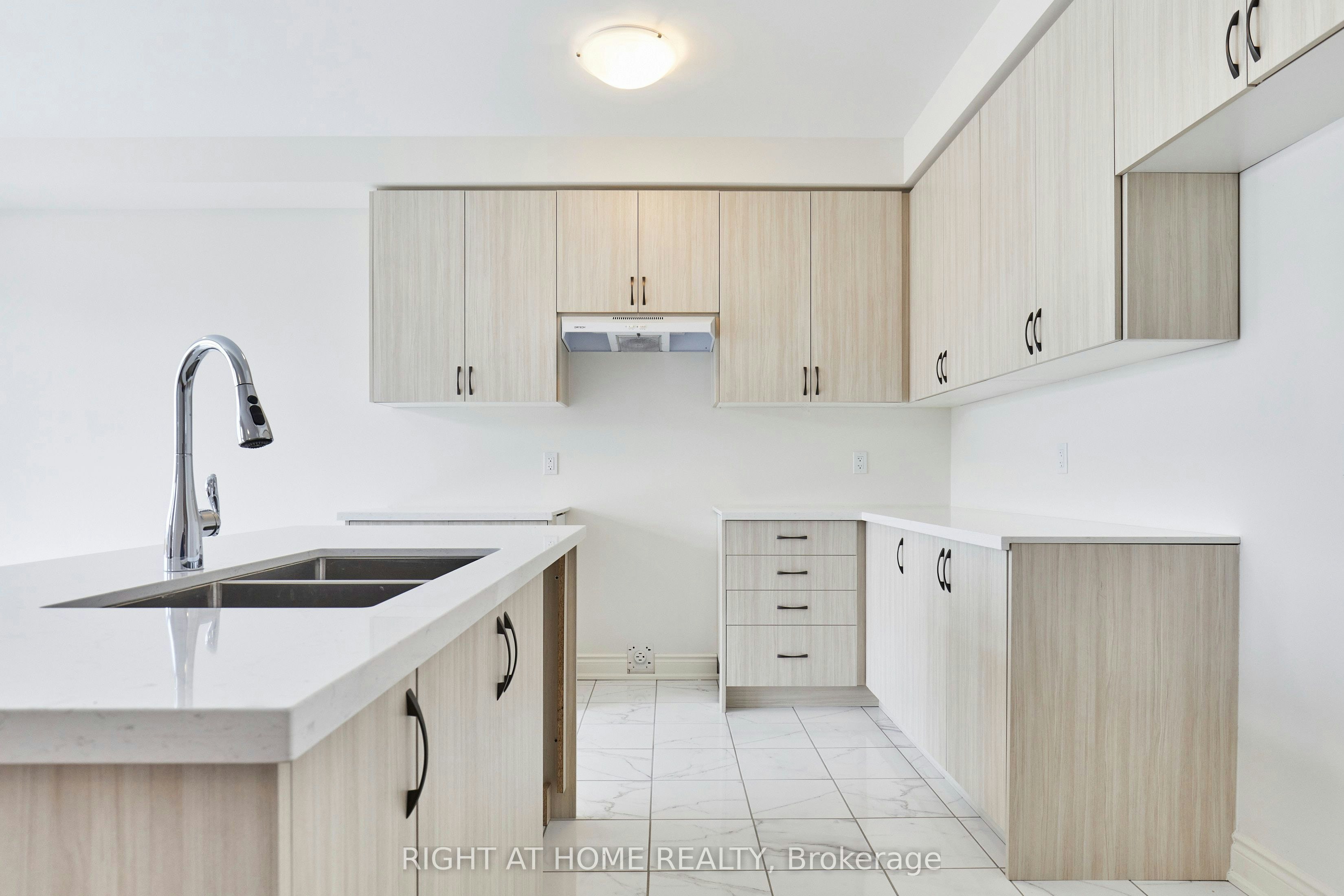 Upper Level-2122 Cayenne Street, Oshawa, ON, L1L 0W8 - 14