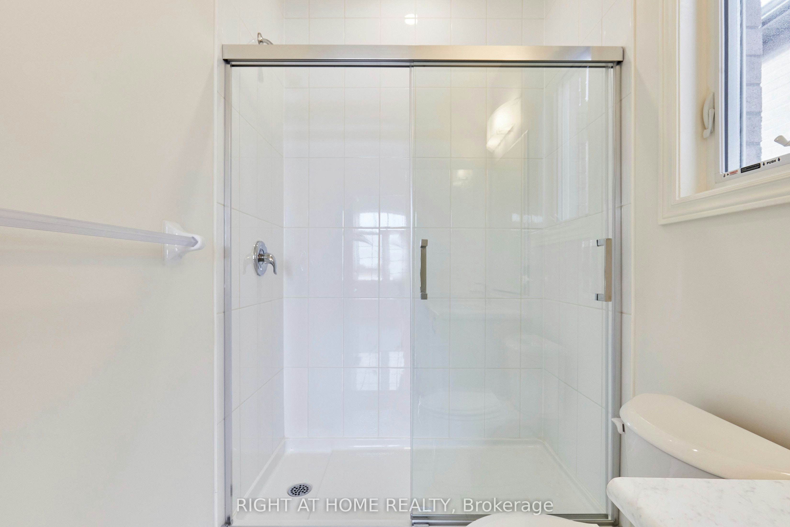 Upper Level-2122 Cayenne Street, Oshawa, ON, L1L 0W8 - 24