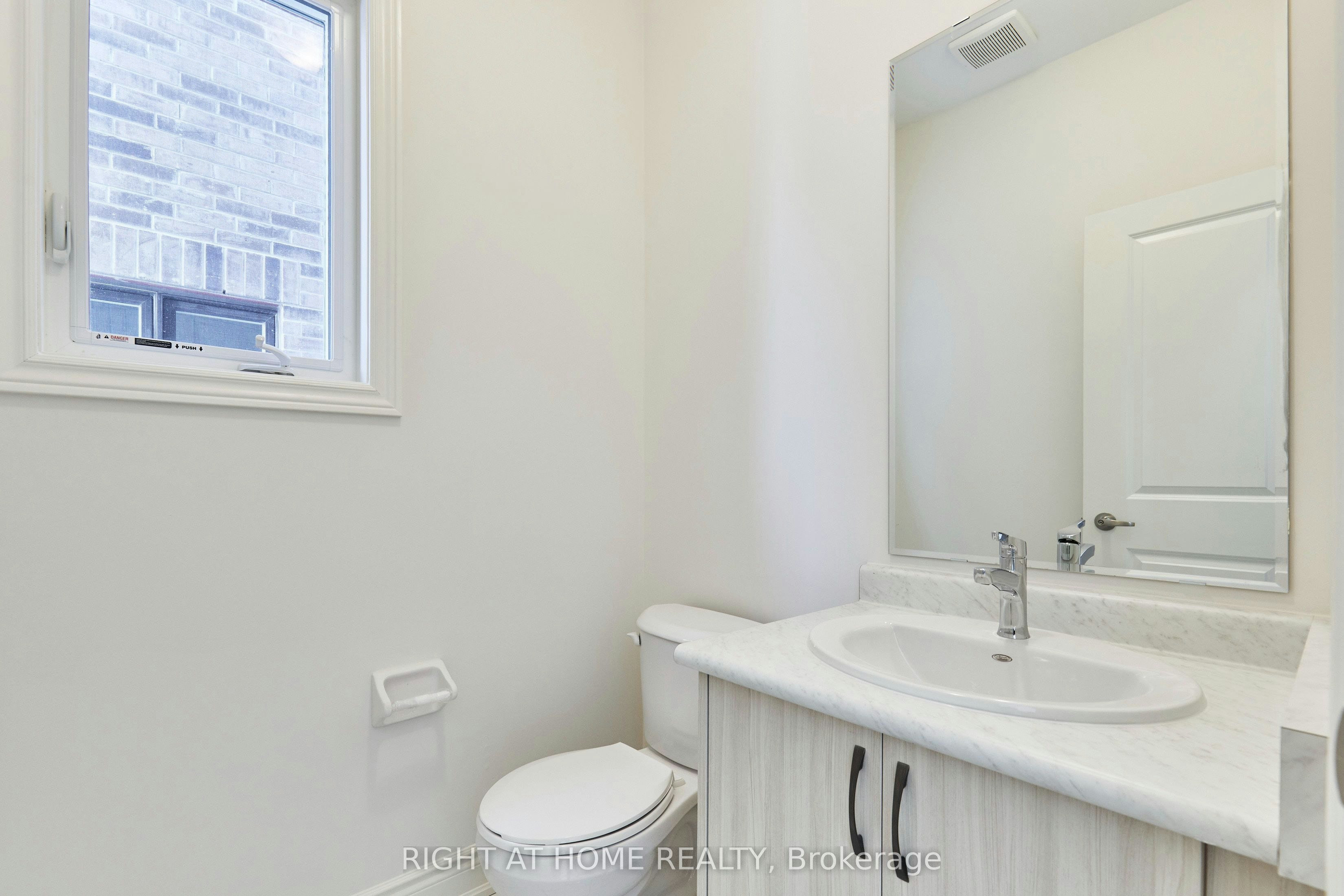 Upper Level-2122 Cayenne Street, Oshawa, ON, L1L 0W8 - 5