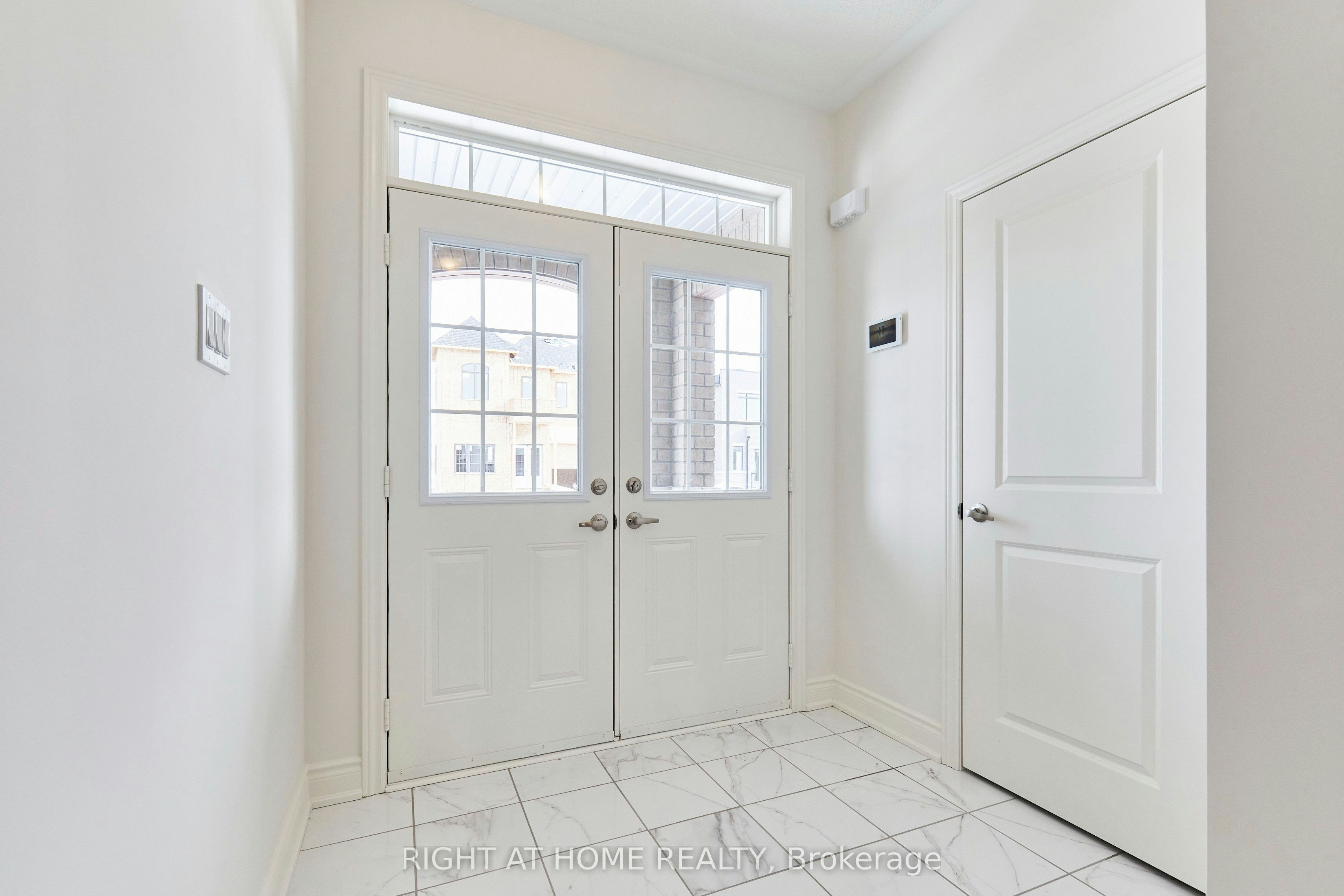 Upper Level-2122 Cayenne Street, Oshawa, ON, L1L 0W8 - 2