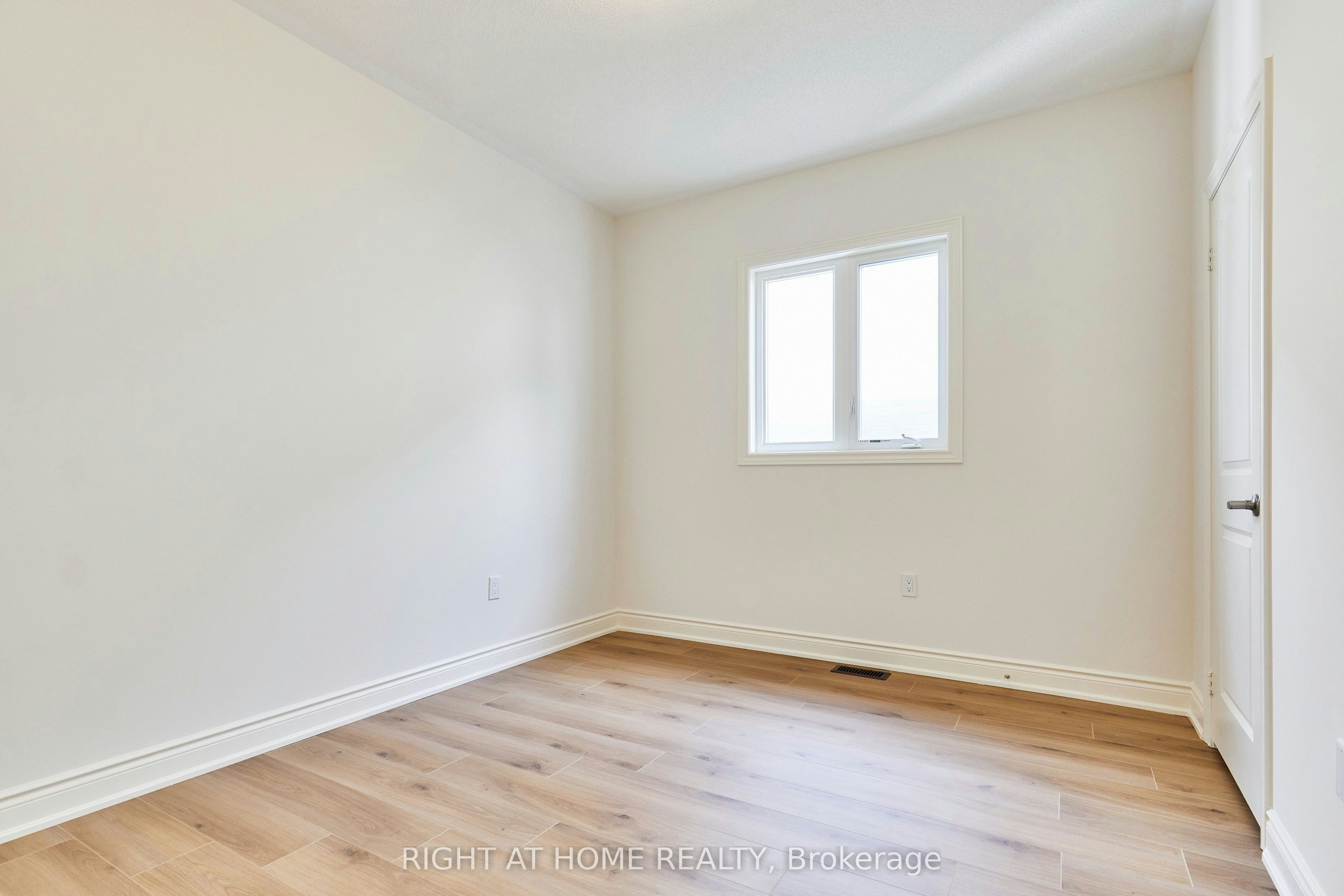 Upper Level-2122 Cayenne Street, Oshawa, ON, L1L 0W8 - 18