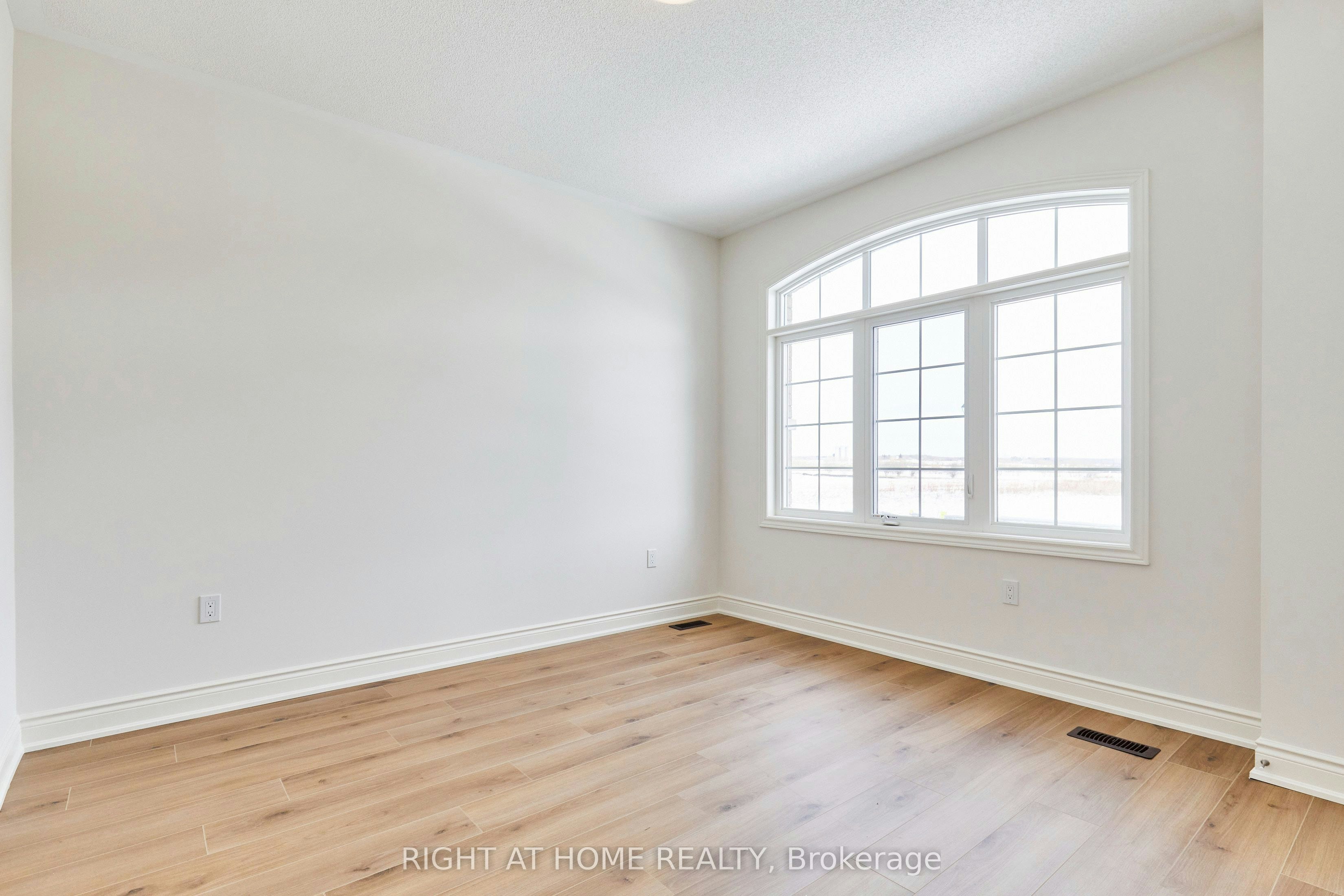 Upper Level-2122 Cayenne Street, Oshawa, ON, L1L 0W8 - 21