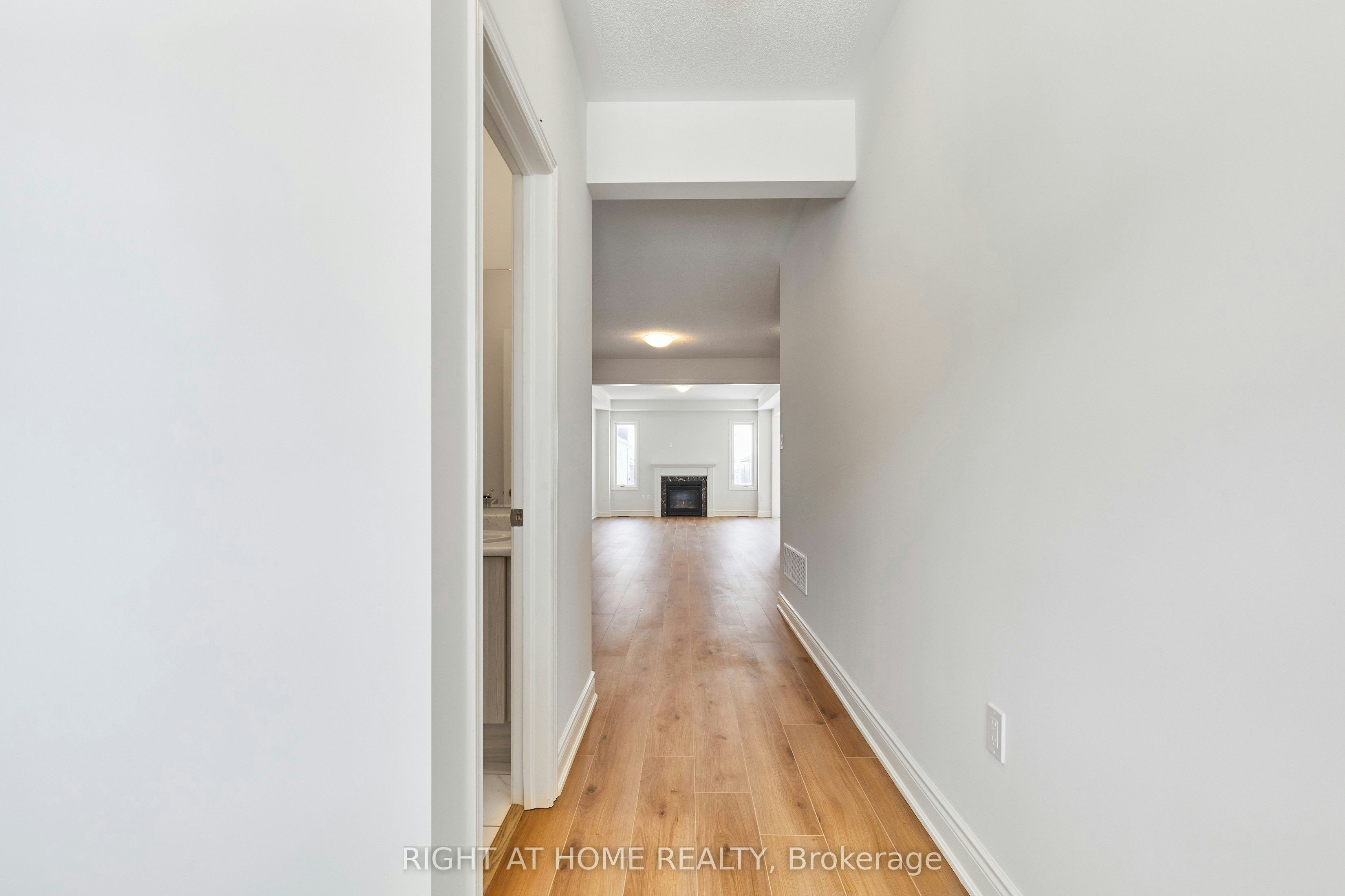 Upper Level-2122 Cayenne Street, Oshawa, ON, L1L 0W8 - 3