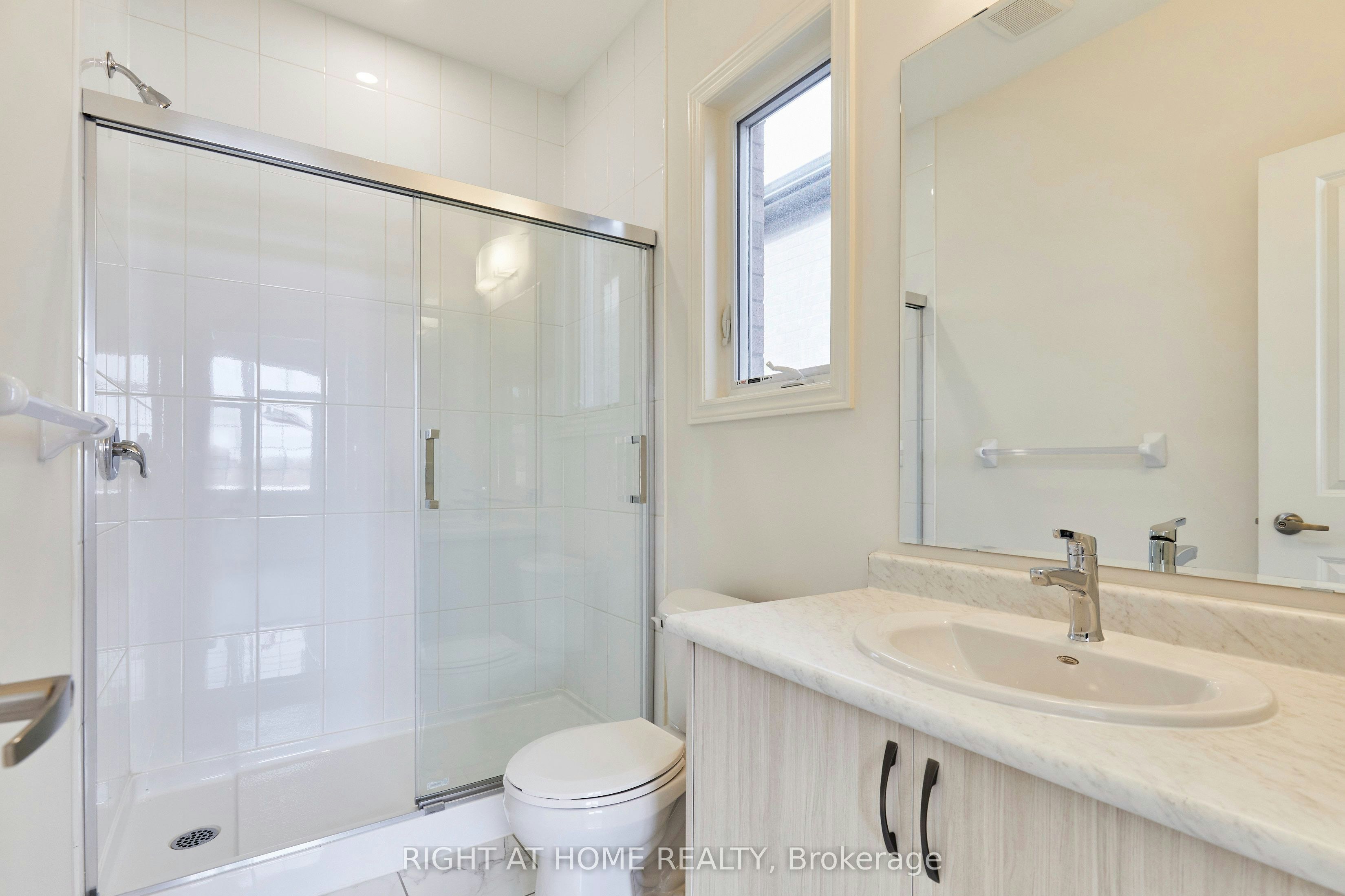 Upper Level-2122 Cayenne Street, Oshawa, ON, L1L 0W8 - 23