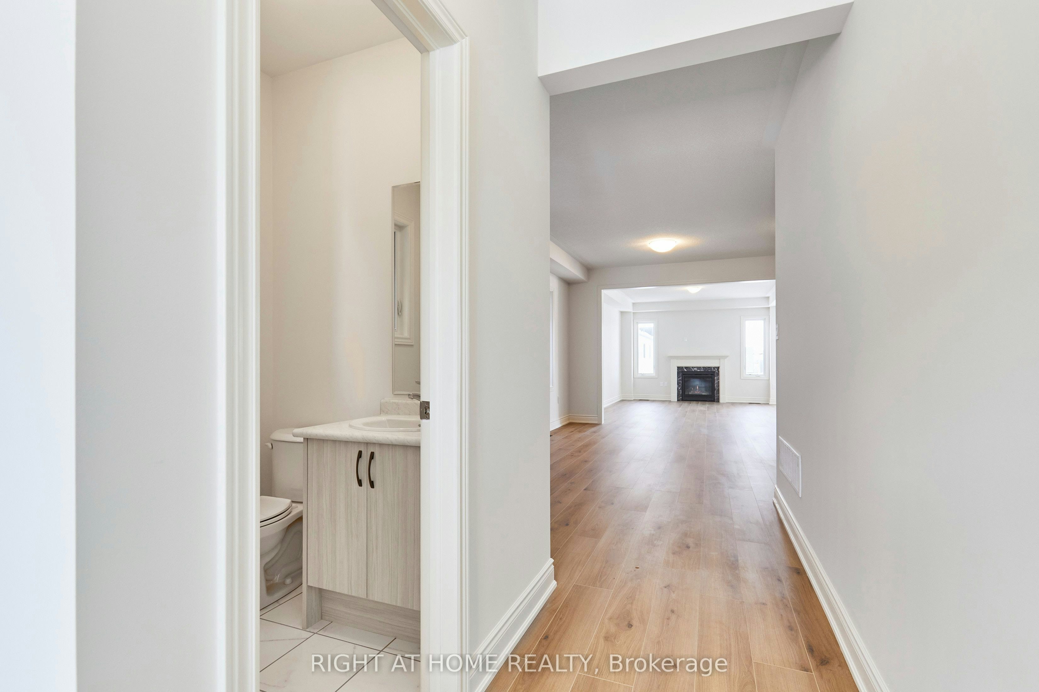 Upper Level-2122 Cayenne Street, Oshawa, ON, L1L 0W8 - 4