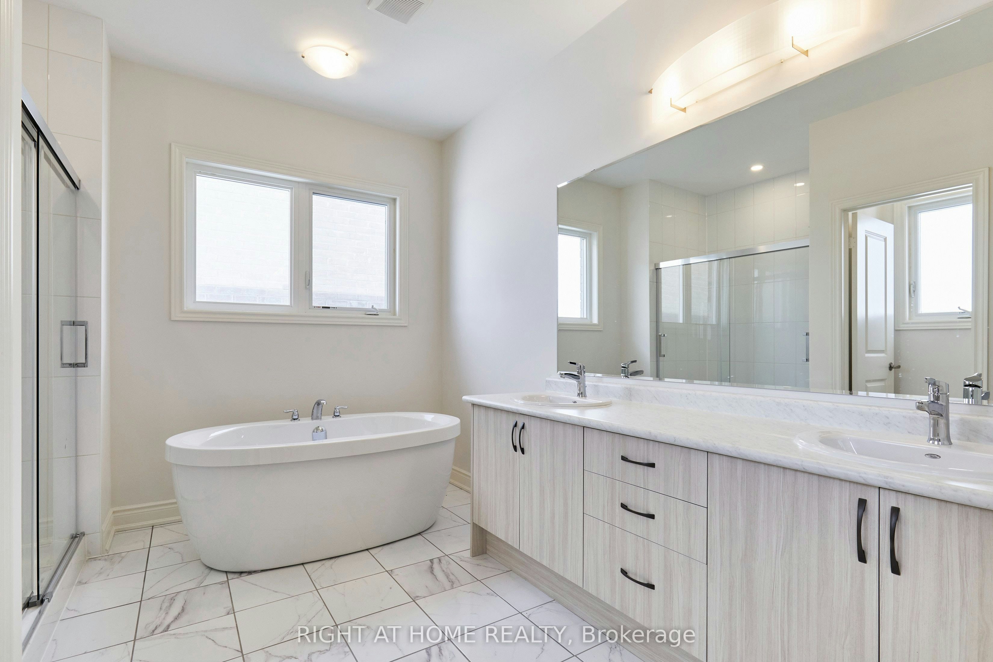 Upper Level-2122 Cayenne Street, Oshawa, ON, L1L 0W8 - 17